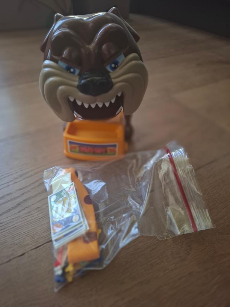 Bella bijt, Ophalen