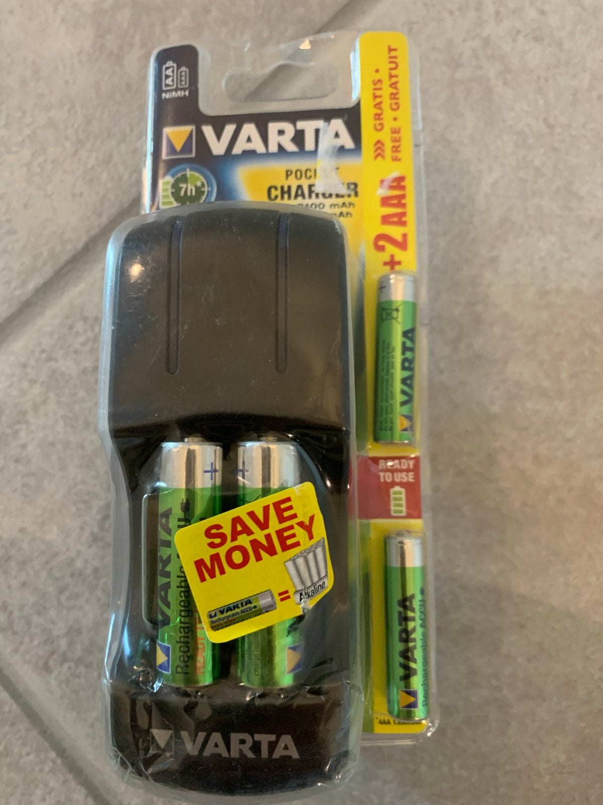 Nieuwe VARTA oplader met oplaadbare batterijen, Audio, Tv en Foto, Accu's en Batterijen, Ophalen, Nieuw, Oplaadbaar