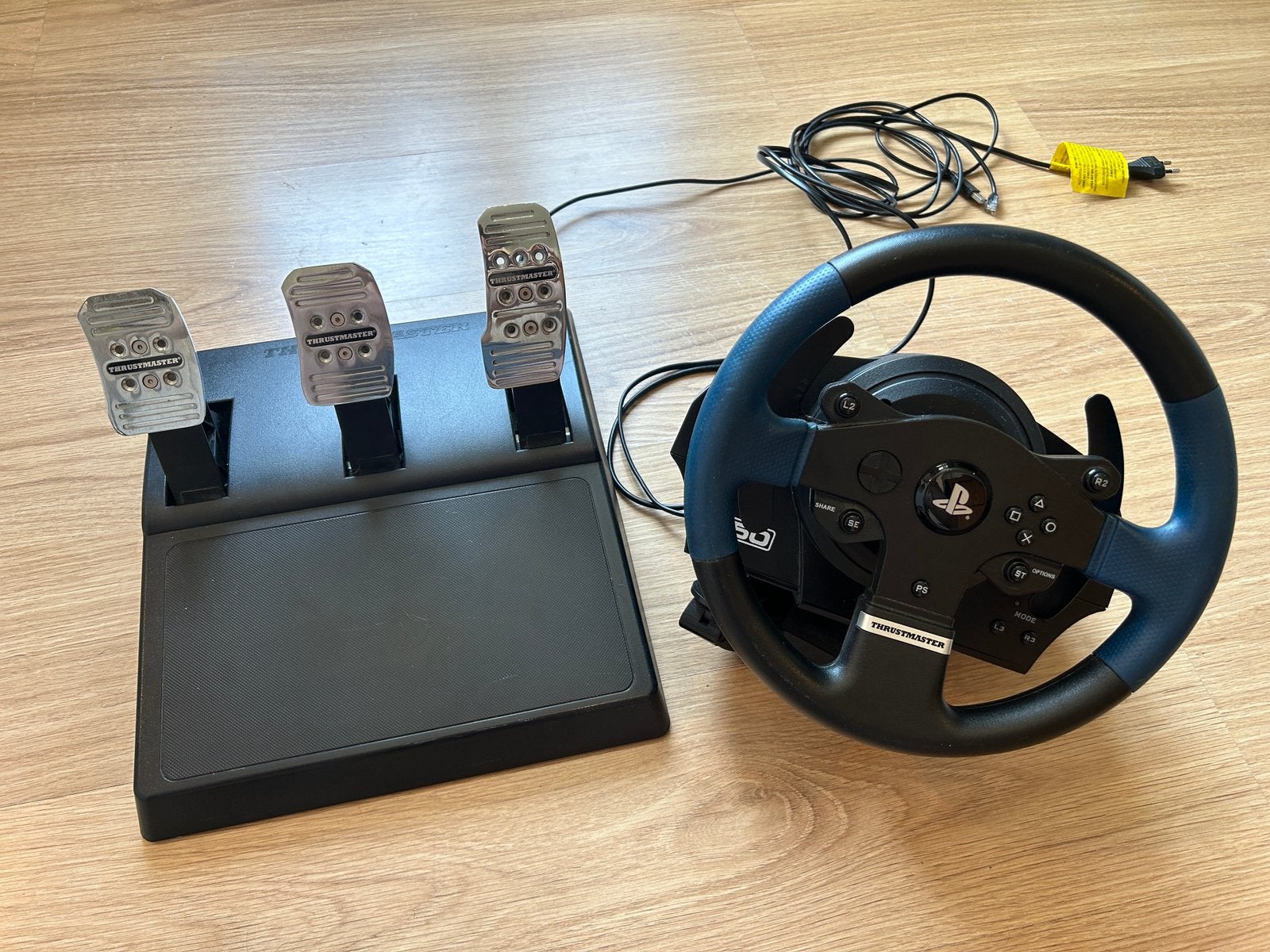 Thrustmaster T150 racestuur en pedalen voor PS en PC, Racestuur, Force feedback, Ophalen of Verzenden, Zo goed als nieuw