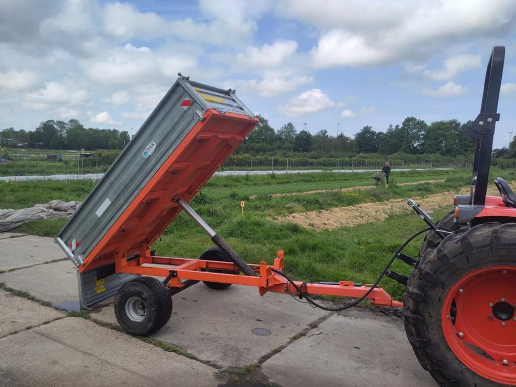 Aanhanger met hydraulische kiepbak voor trekker, Ophalen