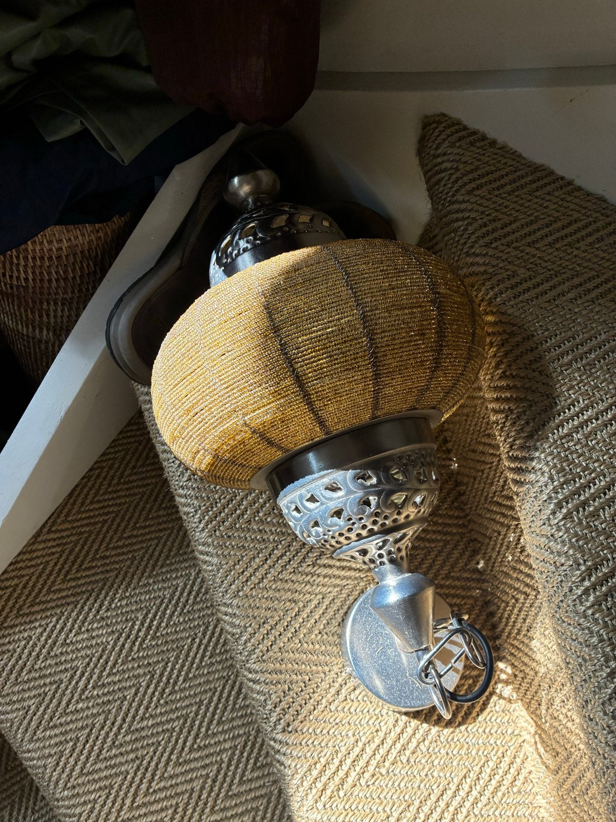 Oosterse wandlamp met gouden kap, Gebruikt, Ophalen of Verzenden, Goud, Metaal