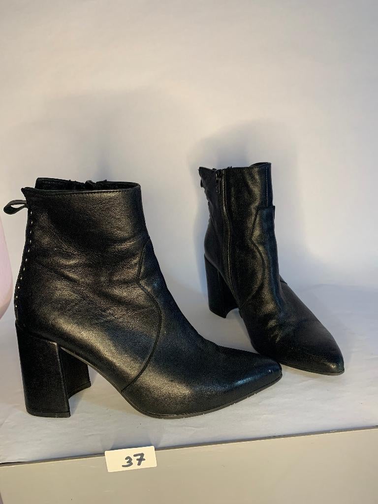 Enkellaars met grote hak zwart vera gomma maat 37, Kleding | Dames, Schoenen, Zwart, Lage of Enkellaarzen, Vera gomma, Ophalen of Verzenden
