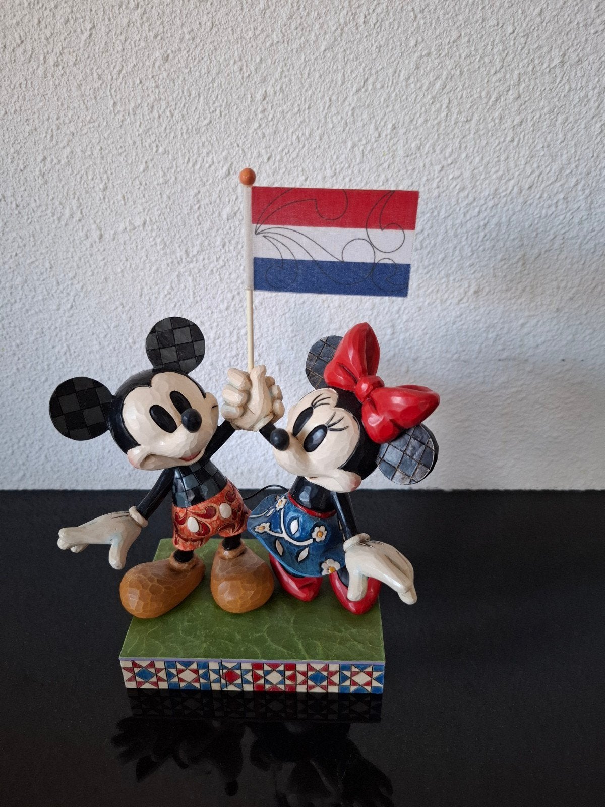 disney traditions mickey minnie mouse nederlandse vlag, Ophalen, Mickey Mouse, Zo goed als nieuw, Beeldje of Figuurtje