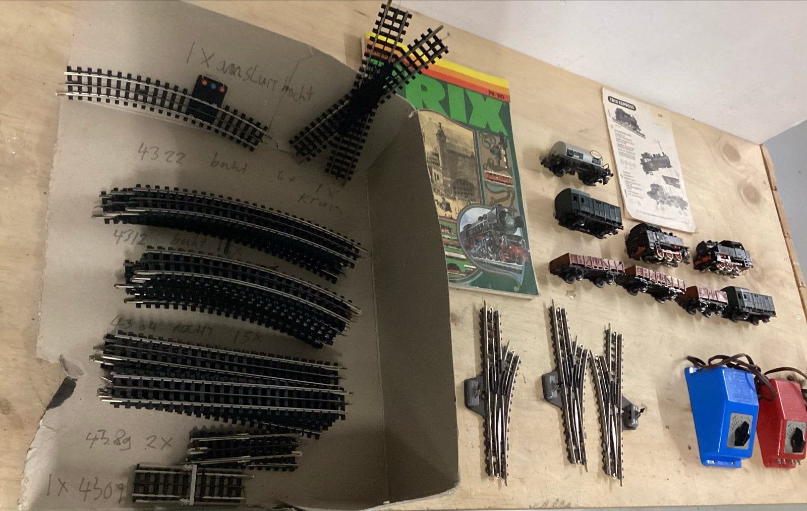 Trix Express: 2 sets, rails, wissels, trafo's & catalogi, Gelijkstroom, Verzenden, Trix, Analoog