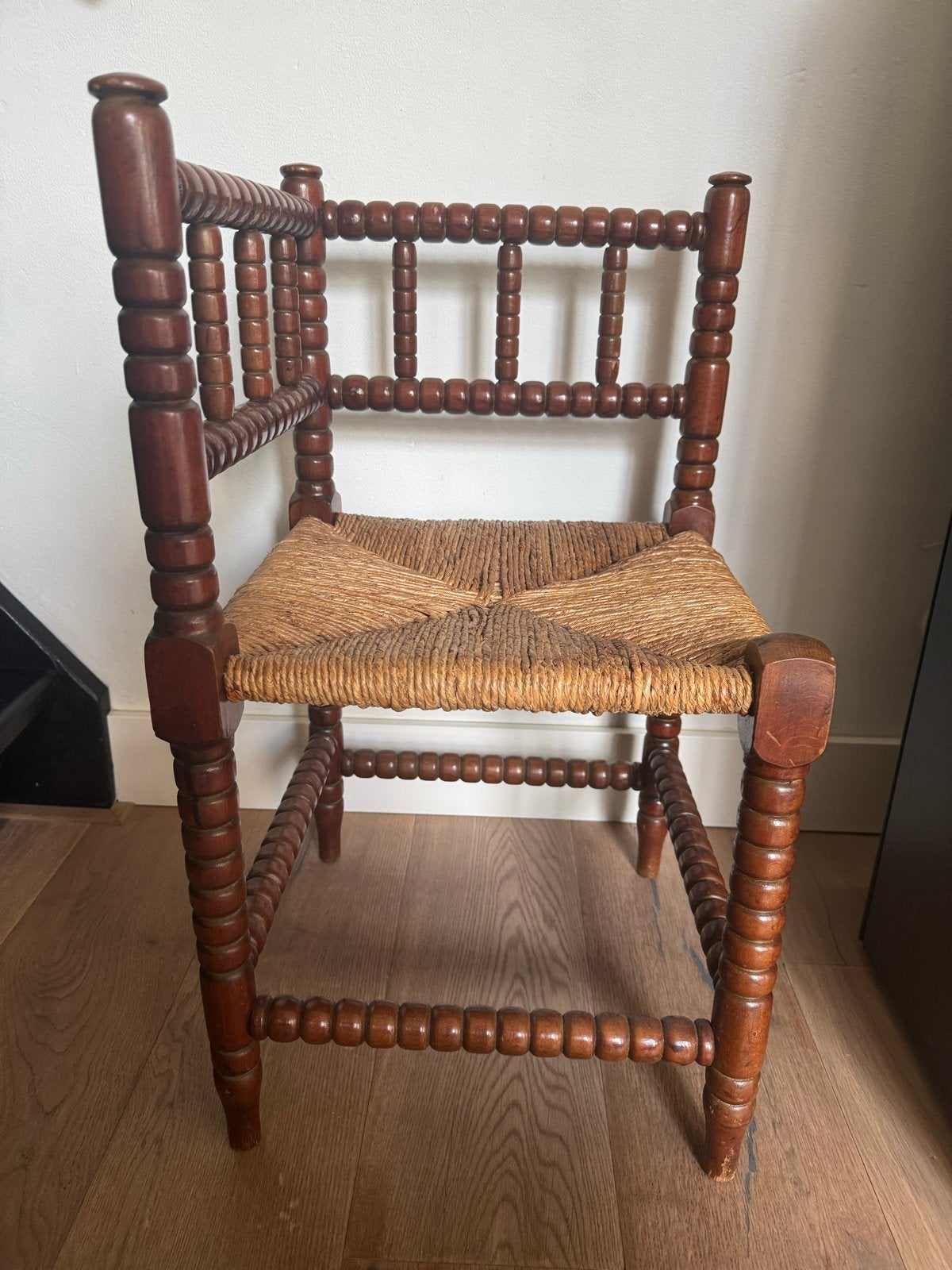 Mooie houten stoel met biezen zitting, Ophalen of Verzenden