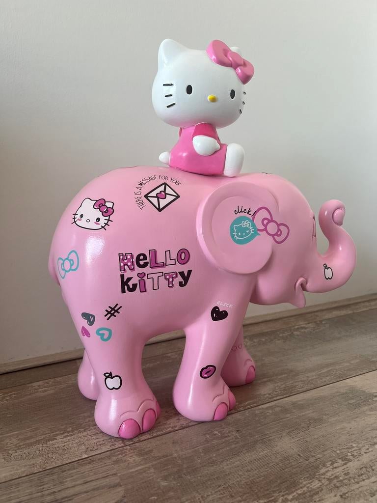 Elephant Parade Hello Kitty sitting - 30 cm - 2017 - 45/250, Verzamelen, Ophalen of Verzenden, Zo goed als nieuw, Dier