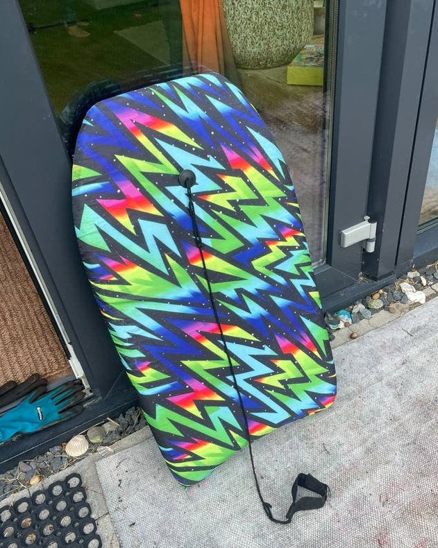 Bodyboard voor kind, Watersport en Boten, Golfsurfen, Ophalen of Verzenden, Gebruikt, Overige typen, Met koord
