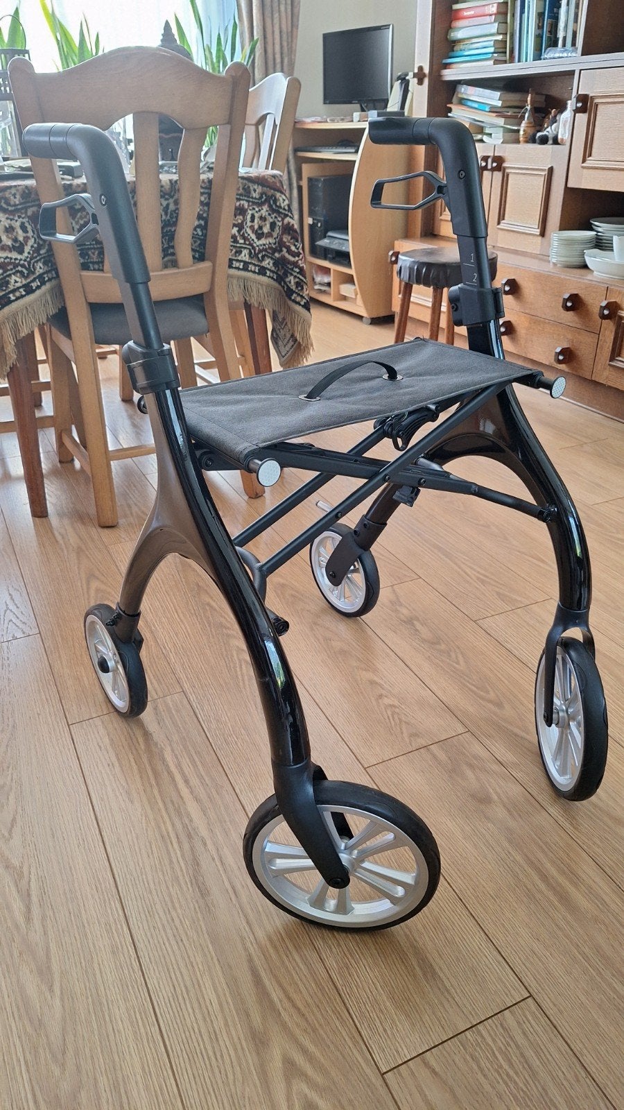 Rollator MultiMotion incl. tas, zwart, bijna niet gebruikt, Diversen, Rollators, Ophalen, Opvouwbaar, Zo goed als nieuw