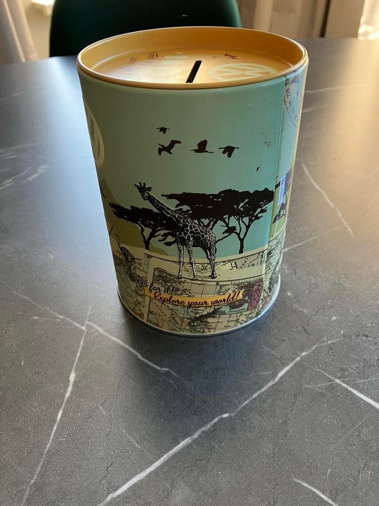 Leuke spaarpot met wereldreisthema, Verzamelen, Spaarpotten, Gebruikt, Overige thema's, Metaal of Blik, Ophalen