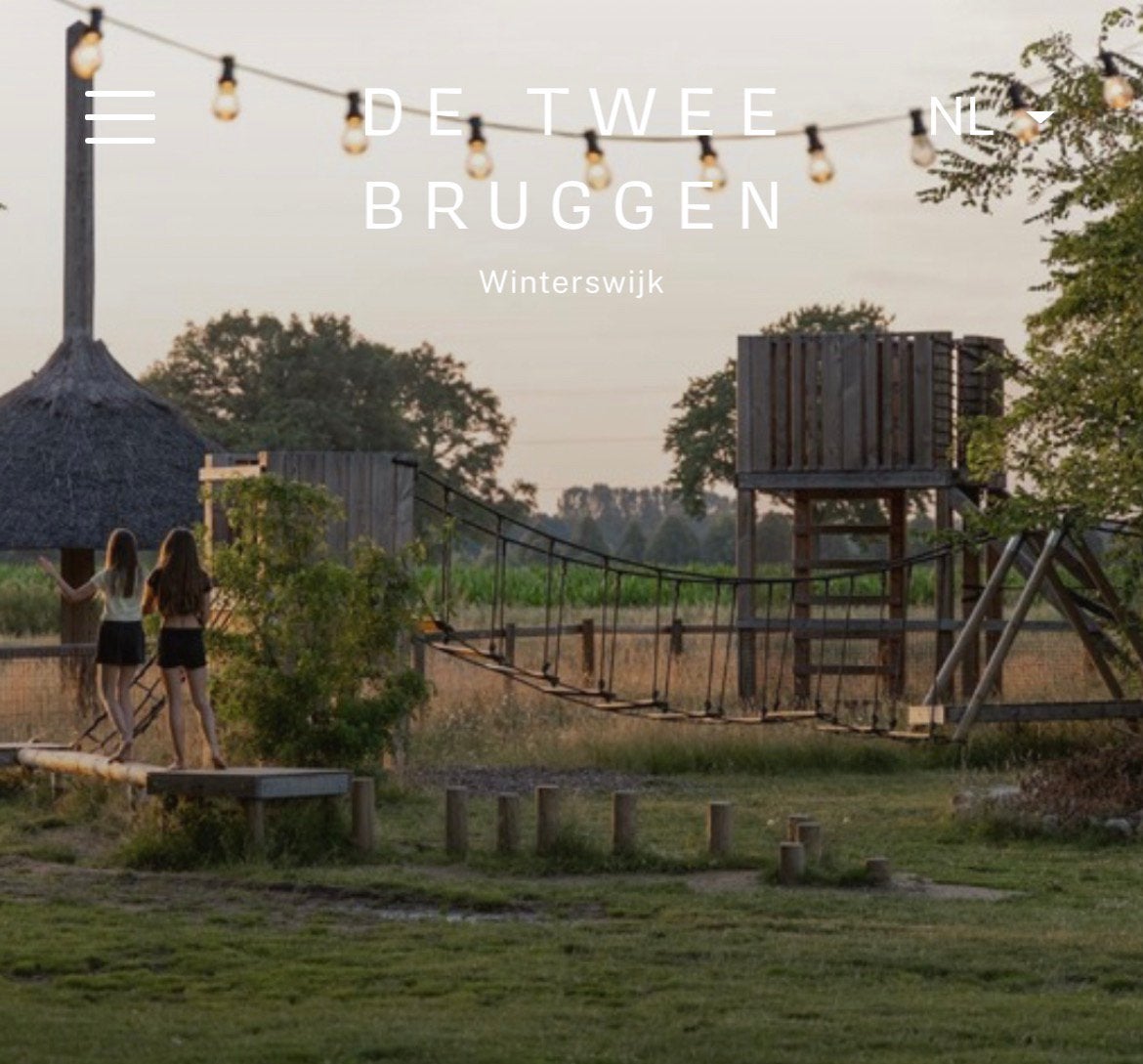 kampeerplaats met privé sanitair op De Twee Bruggen, In bos, Recreatiepark