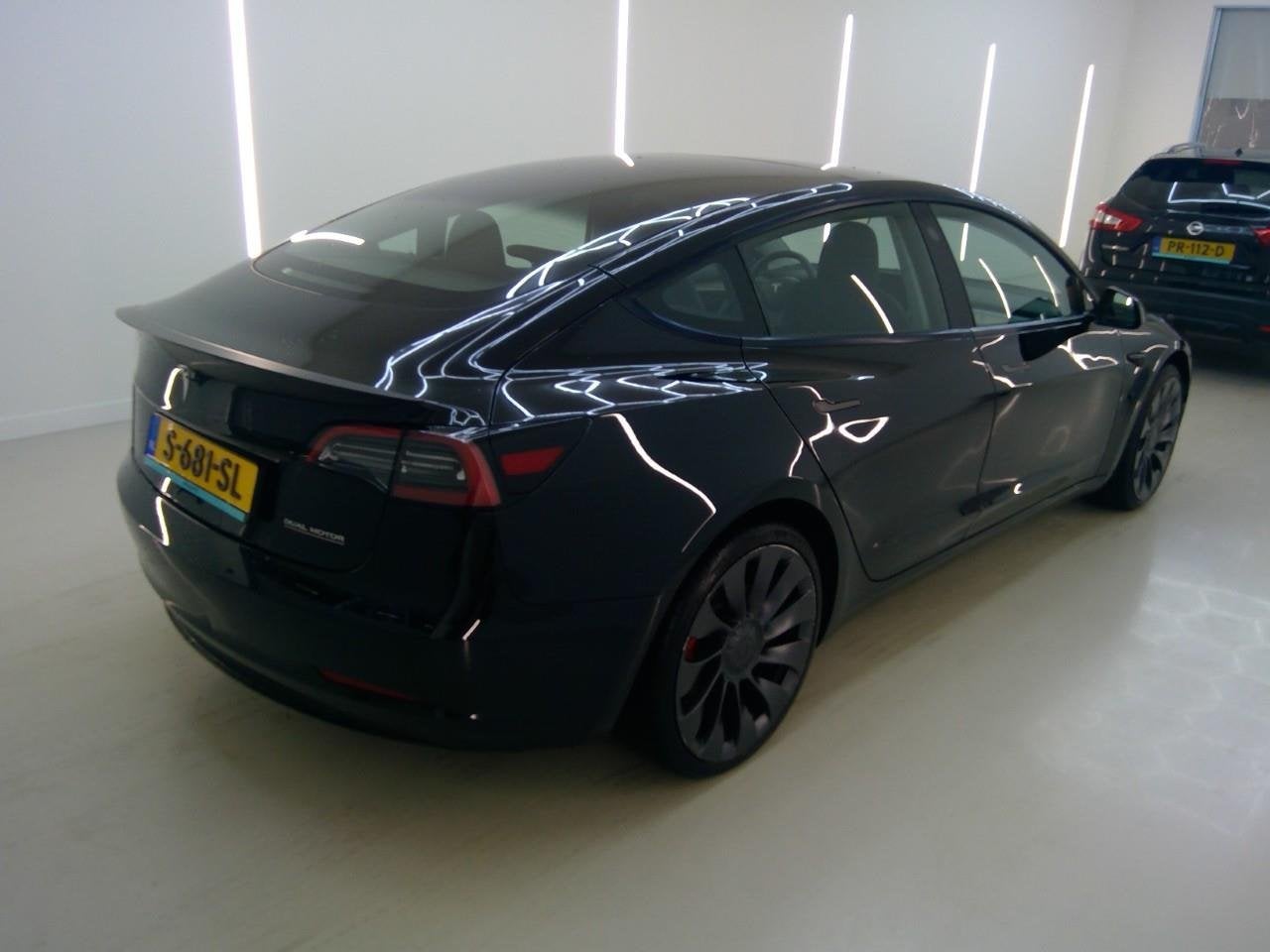 Tesla Model 3 Performance AWD 486pk 75 kWh 97,5% SoH FACELIF, Auto's, Automaat, Dealer onderhouden, Gebruikt, Zwart