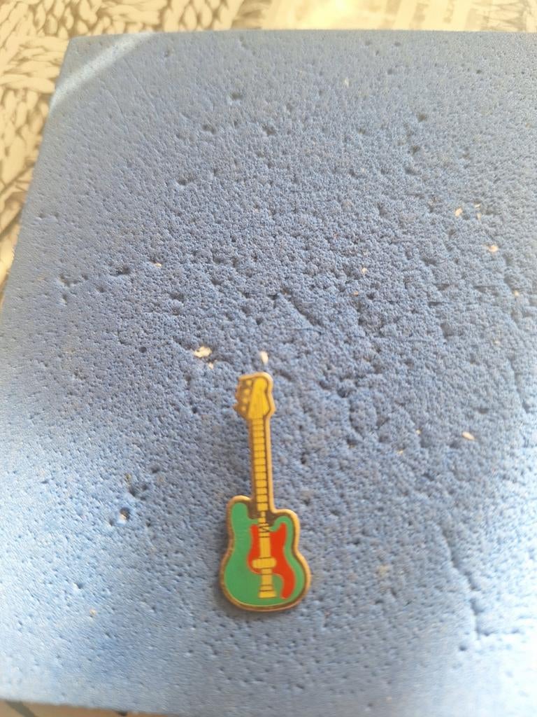 Gitaar speldje, Verzamelen, Speldjes, Pins en Buttons, Ophalen of Verzenden