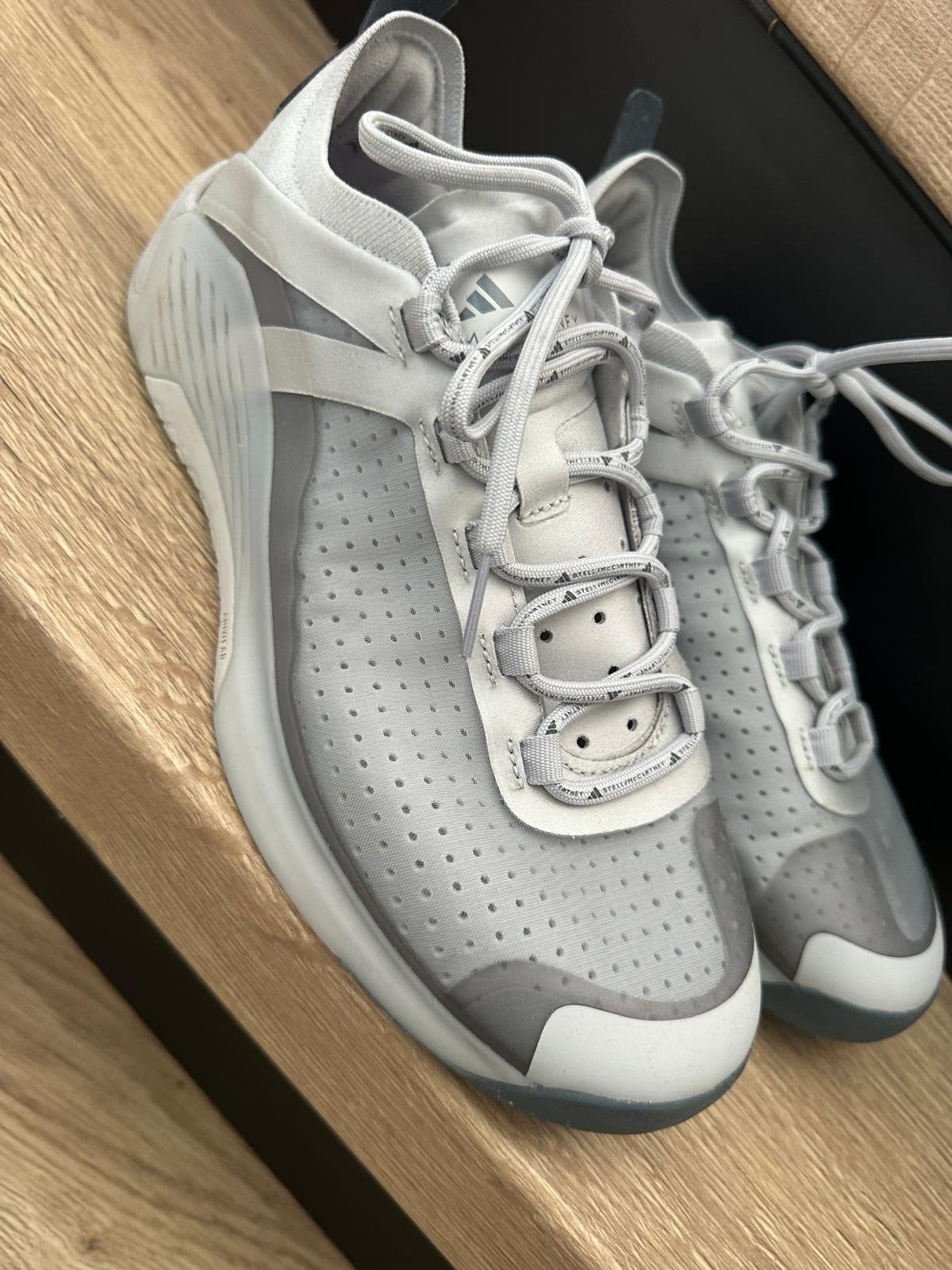 Adidas by Stella McCartney Ultraboost sneakers, Ophalen of Verzenden, Grijs, Sneakers of Gympen, Zo goed als nieuw