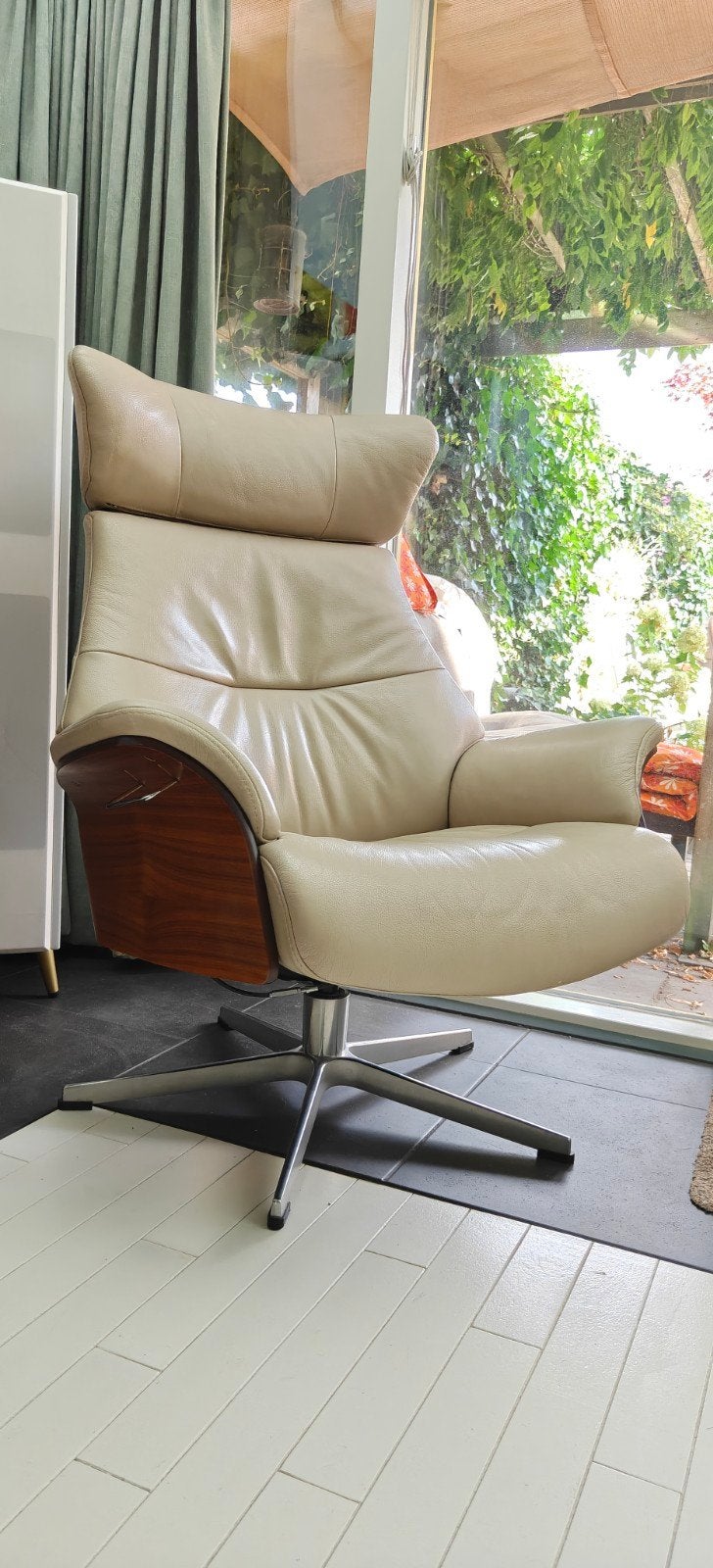 leren luie draai stoel, Huis en Inrichting, Fauteuils, Ophalen, Zo goed als nieuw, 50 tot 75 cm