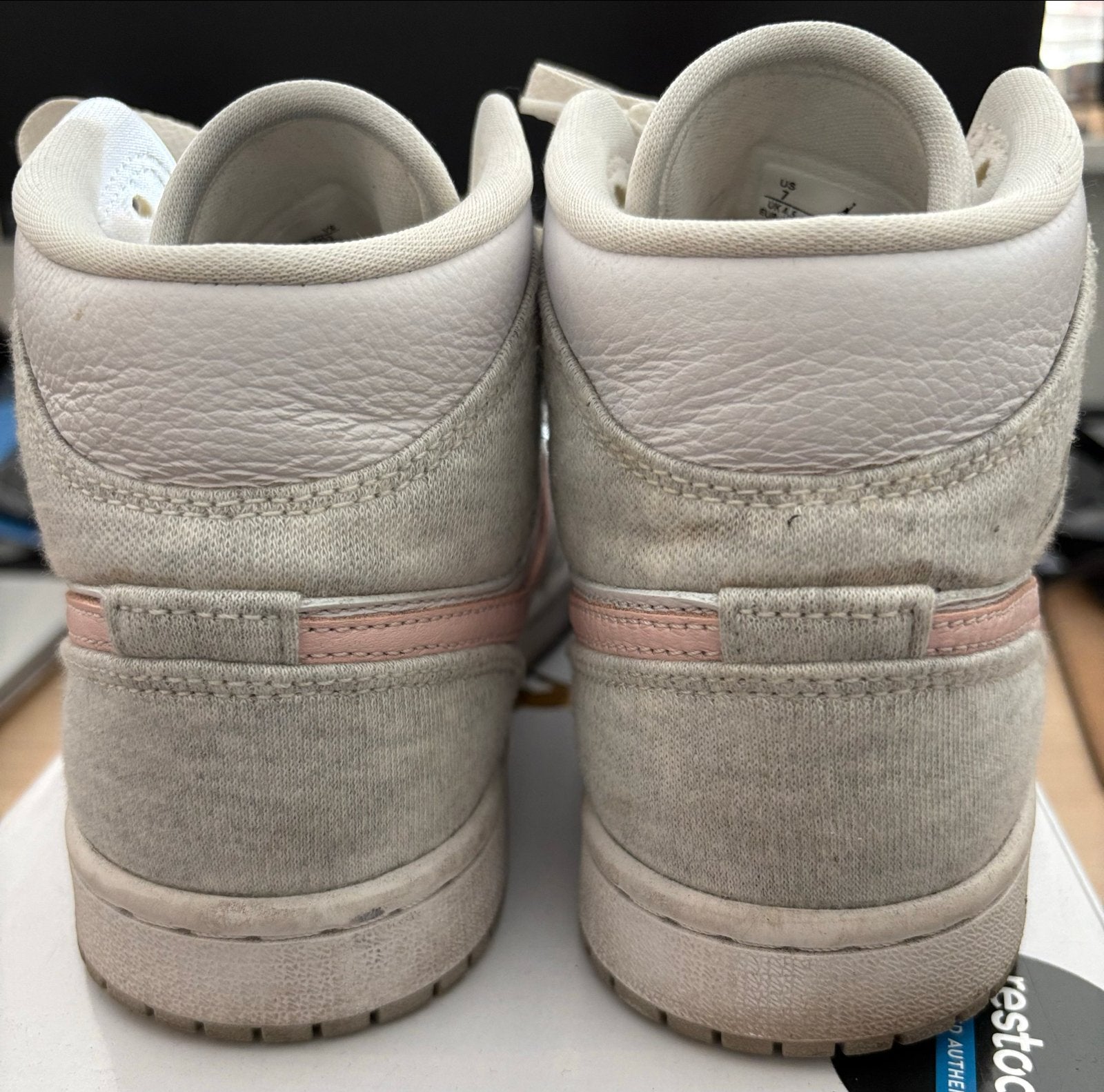 Nike Air Jordan 1 Mid SE WMNS - Maat 38, Kleding | Dames, Schoenen, Verzenden, Zo goed als nieuw, Wit, Sneakers of Gympen