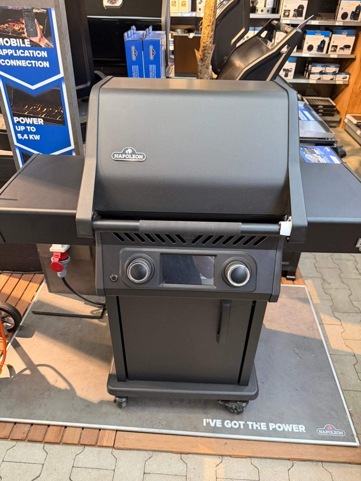 Napoleon Rogue Elektrische BBQ met Smoker Box en Clean Funct, Tuin en Terras, Gasbarbecues, Zo goed als nieuw, Ophalen