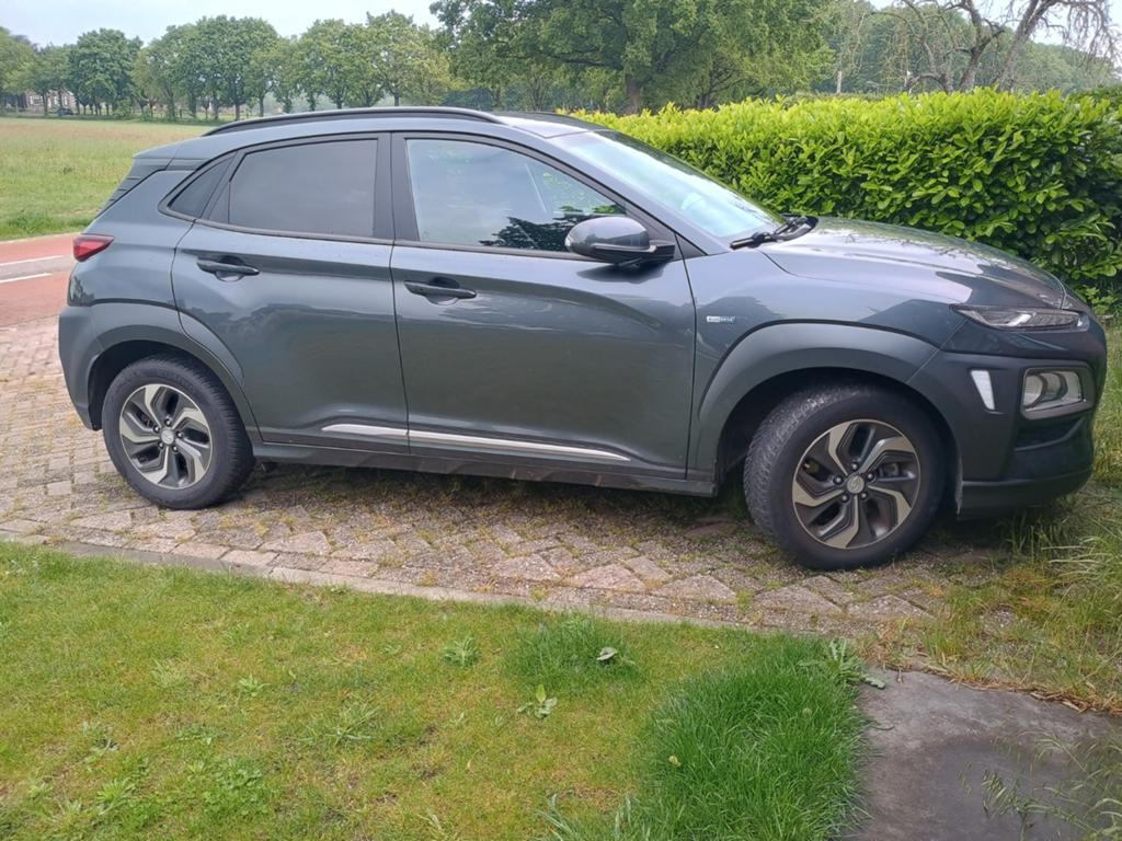 Hyundai Kona Hybrid 105pk 2WD 2020 Grijs, Auto's, Hyundai, Stof, Zwart, Adaptive Cruise Control, Origineel Nederlands