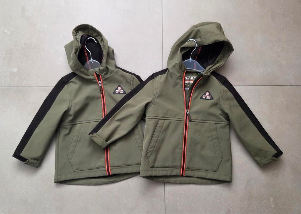 2 softshell jasjes, maat 98, Ophalen of Verzenden, Zo goed als nieuw, Kleding