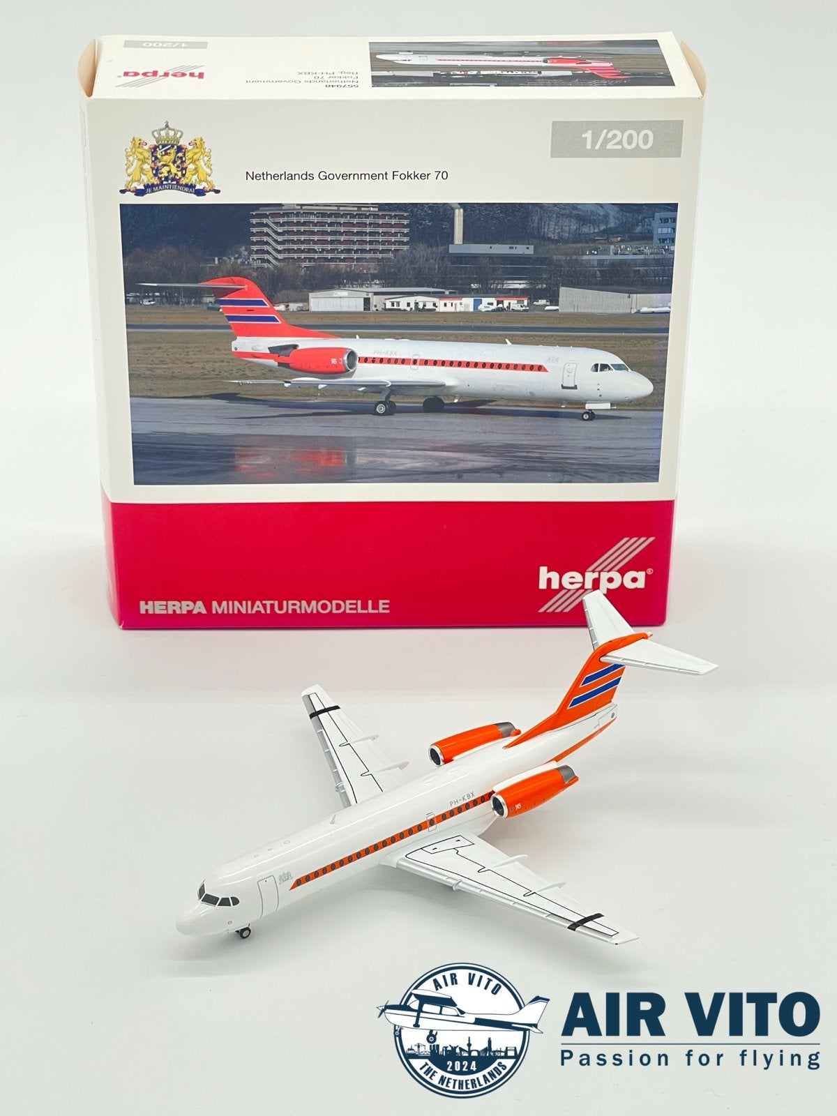 Herpa Fokker 70 PH-KBX Regeringsvliegtuig 1:200 Nieuw, Verzamelen, 2992jb, Schaalmodel, Ophalen of Verzenden, Operations@airvito.com