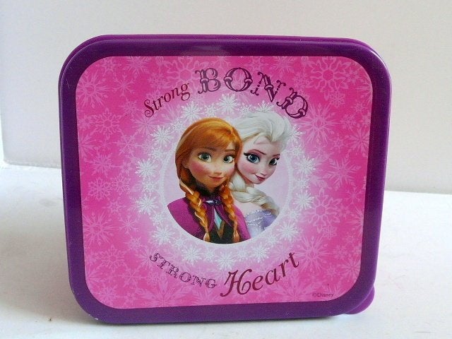Frozen # kunststof broodtrommel 13,5x14,5cm., Ophalen of Verzenden, Overige figuren, Zo goed als nieuw, Beeldje of Figuurtje
