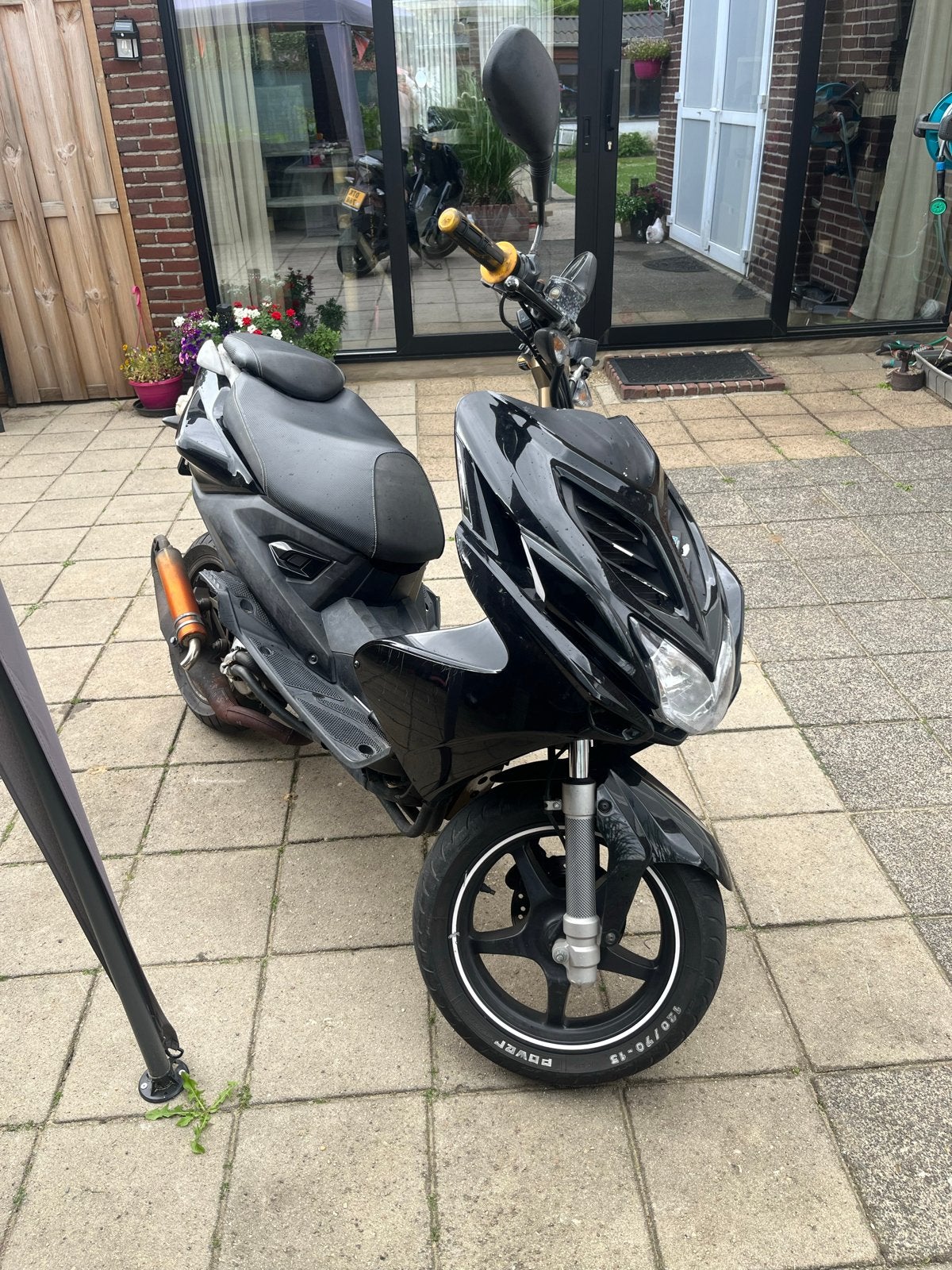 Yamaha Aerox R Nude uit 2016 - Zwart, Ophalen, Gebruikt, Maximaal 45 km/u, 1 versnellingen