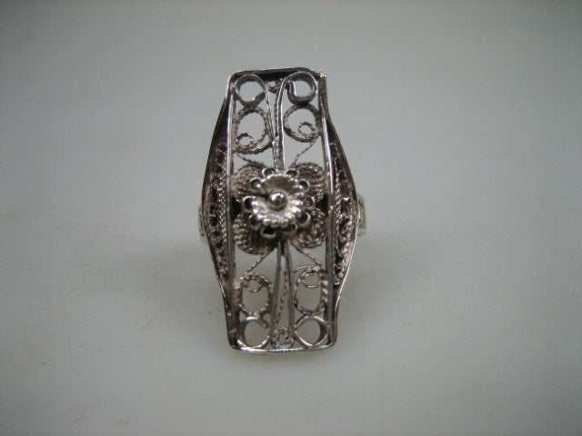 Antieke hand vervaardigde zilveren ring met bloemmotief, Verzenden, Zilver, Ring