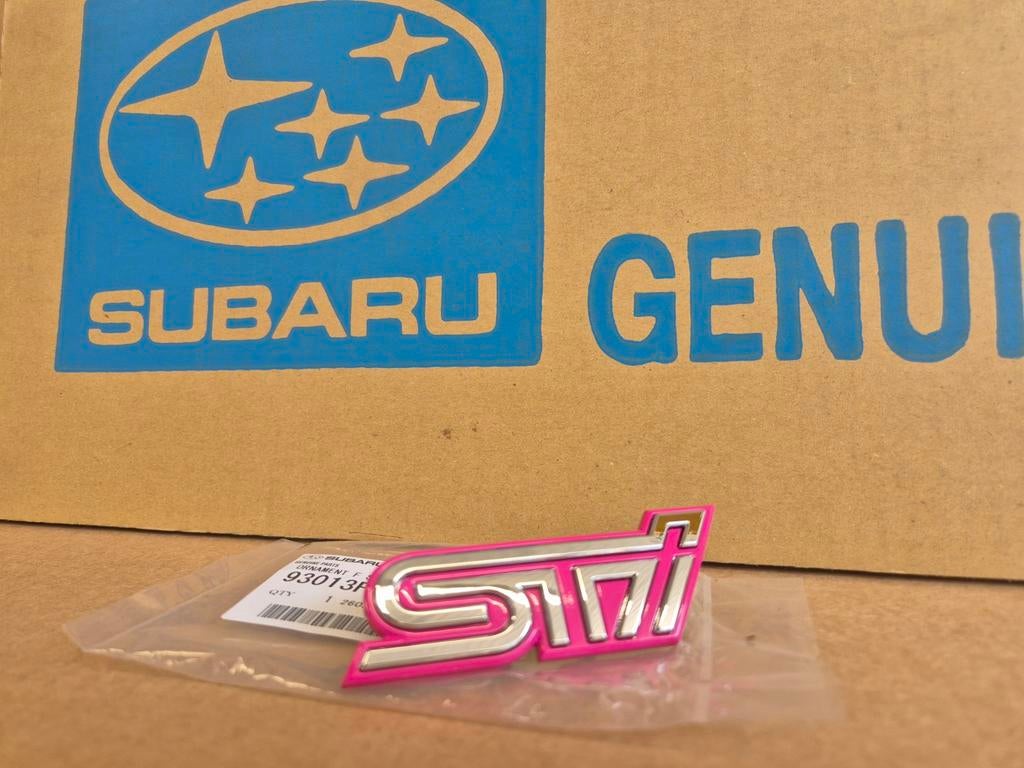 subaru impreza bug blob STI front grill badge oem 93013FE070, Ophalen of Verzenden
