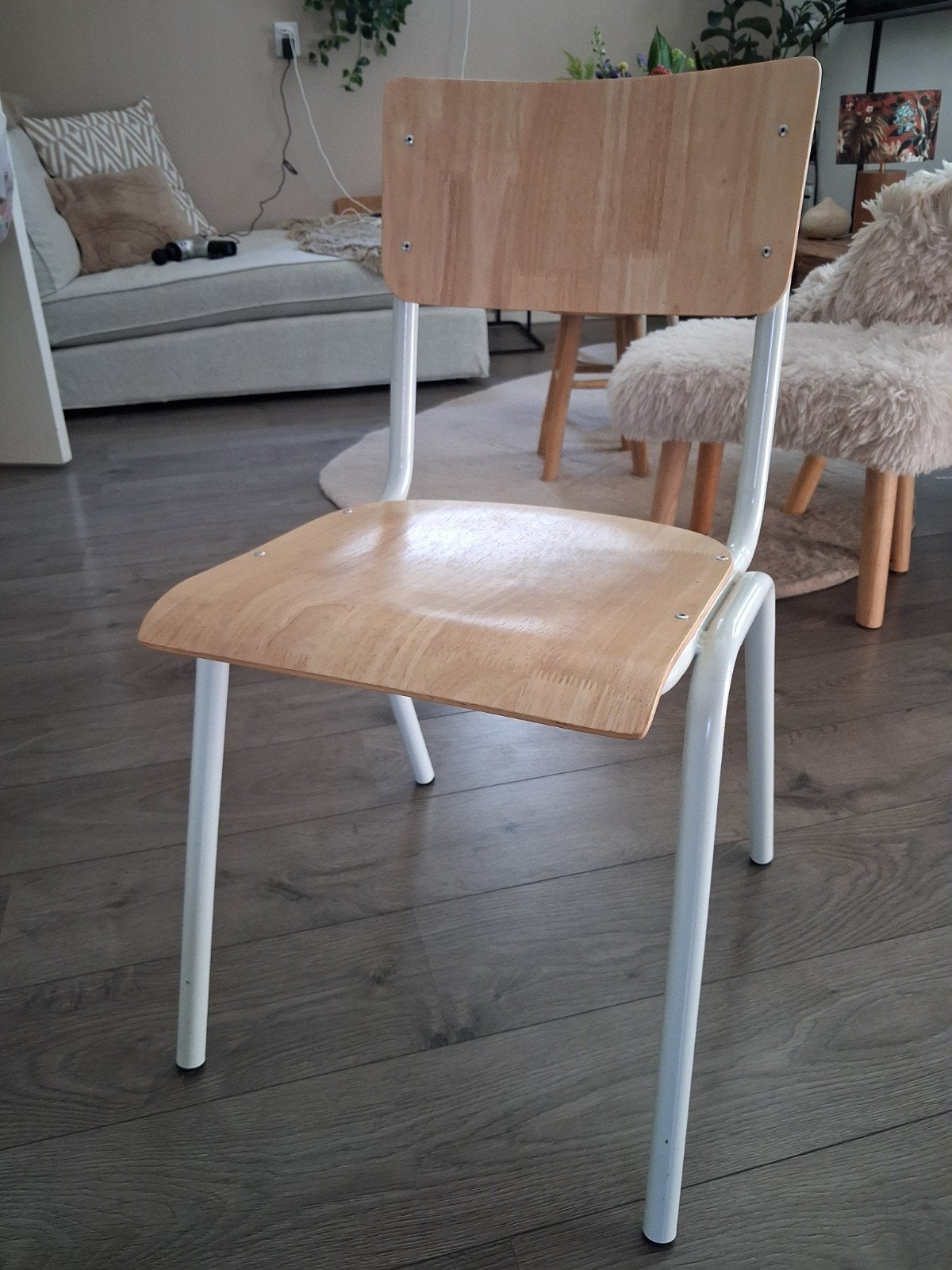 Houten stoel met wit metalen frame 2 stuks, Gebruikt, Wit, Ophalen of Verzenden, Modern, minimalistisch
