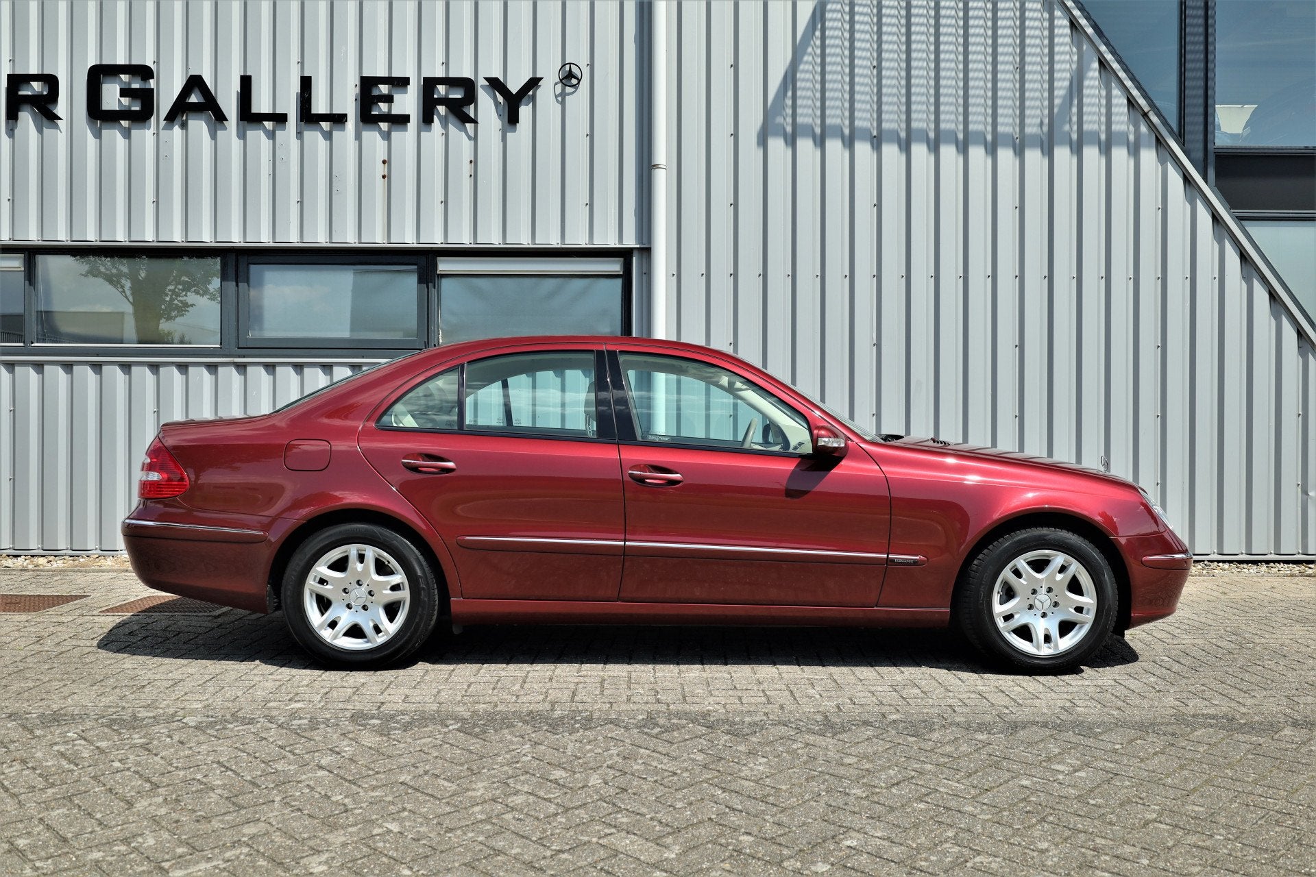 Mercedes-Benz E-Klasse E 200 K. Elegance 90853km Youngtimer, Auto's, Automaat, Achterwielaandrijving, Gebruikt, Beige
