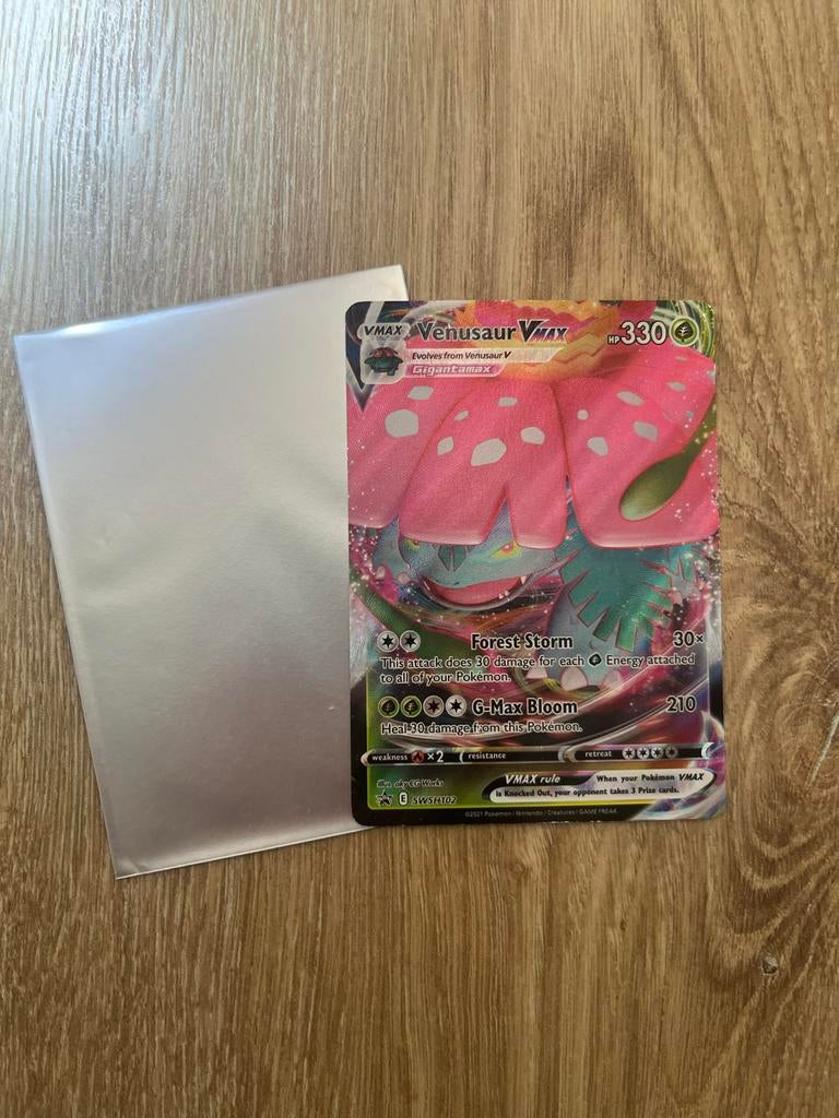 Venusaur VMAX Pokémon Kaart met Sleeve, Ophalen of Verzenden, Zo goed als nieuw, Losse kaart