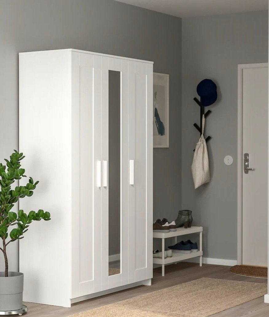 Beautiful Ikea Brimnes 3-door wardrobe in good condition., Ophalen, 50 tot 75 cm, 100 tot 150 cm, 150 tot 200 cm