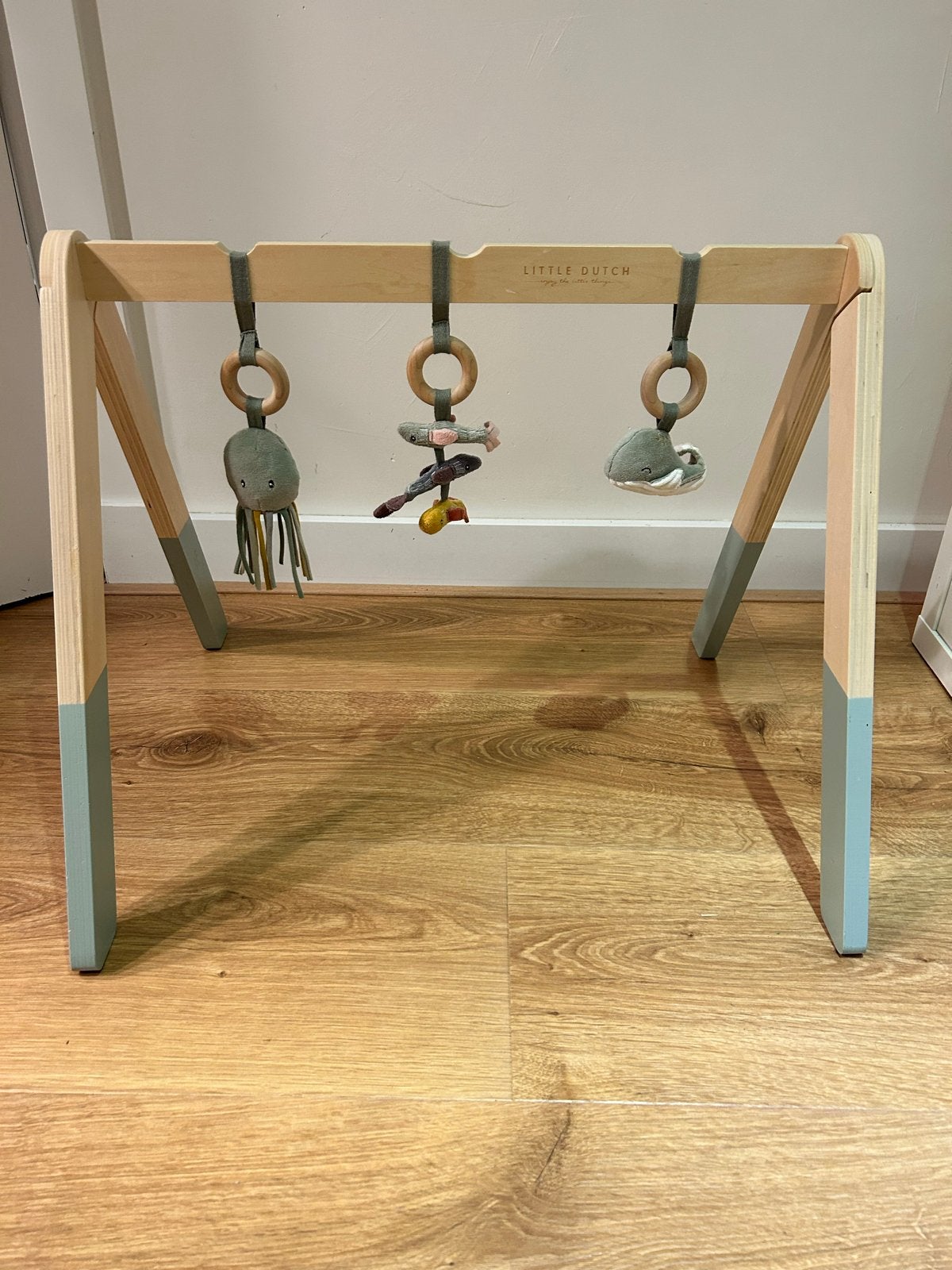 Little Dutch Babygym met houten frame en zeedierenspeeltjes, Ophalen, Zo goed als nieuw, Babygym