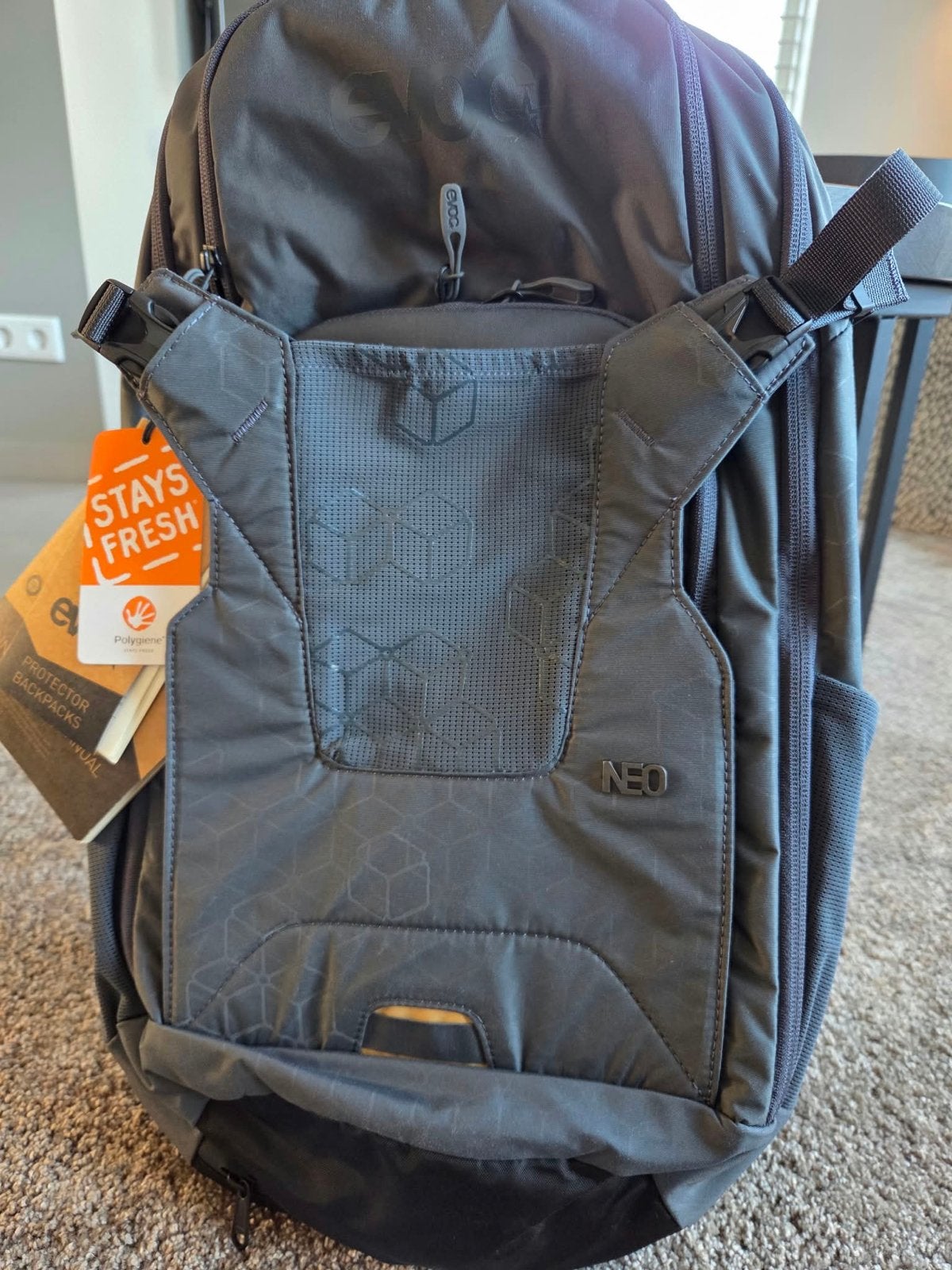 EVOC NEO 16 Protector Rugzak - Nieuw met labels, Sieraden, Tassen en Uiterlijk, 25 tot 40 cm, Nieuw, Ophalen of Verzenden, Trekking
