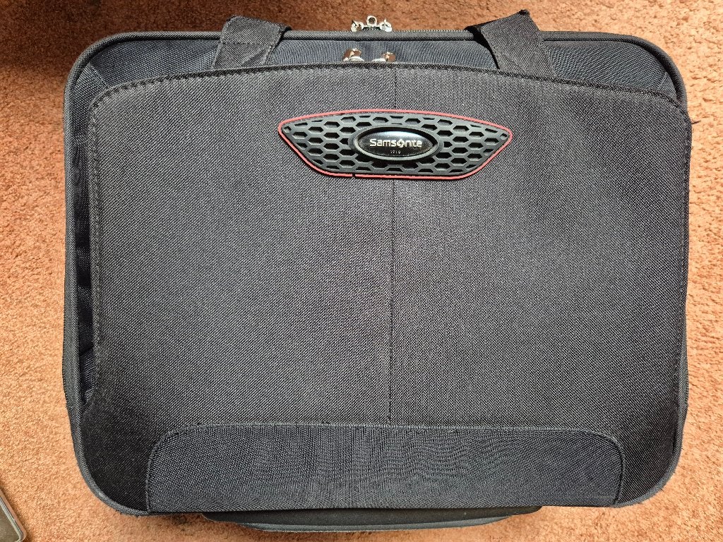 Samsonite reis trolley met wielen., Computers en Software, Gebruikt, Gevoerd laptopvak, Trolleytas, 17 inch of meer