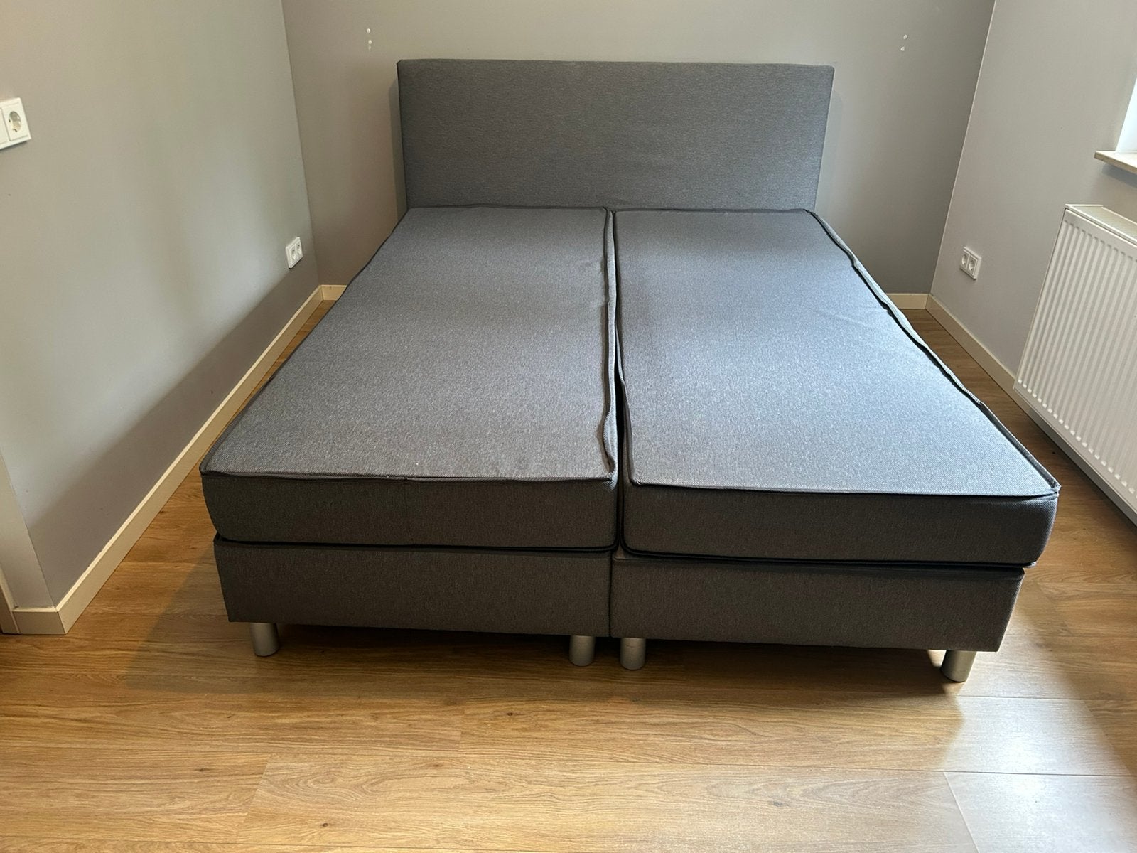 Boxspring Alta 160 breed en 200 lang Donkergrijs, Tweepersoons, Ophalen of Verzenden, Zo goed als nieuw, 200 cm