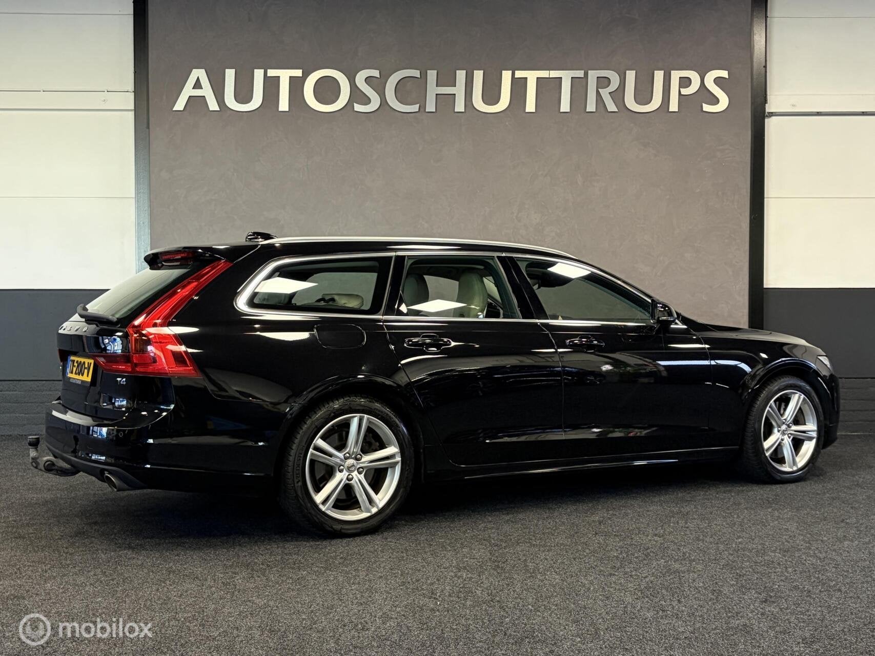 Volvo V90 2.0 T4 Polestar SCANDINAVIAN LINE / LEER / LED / E, 1969 cc, Adaptive Cruise Control, 93 €/maand, 750 kg