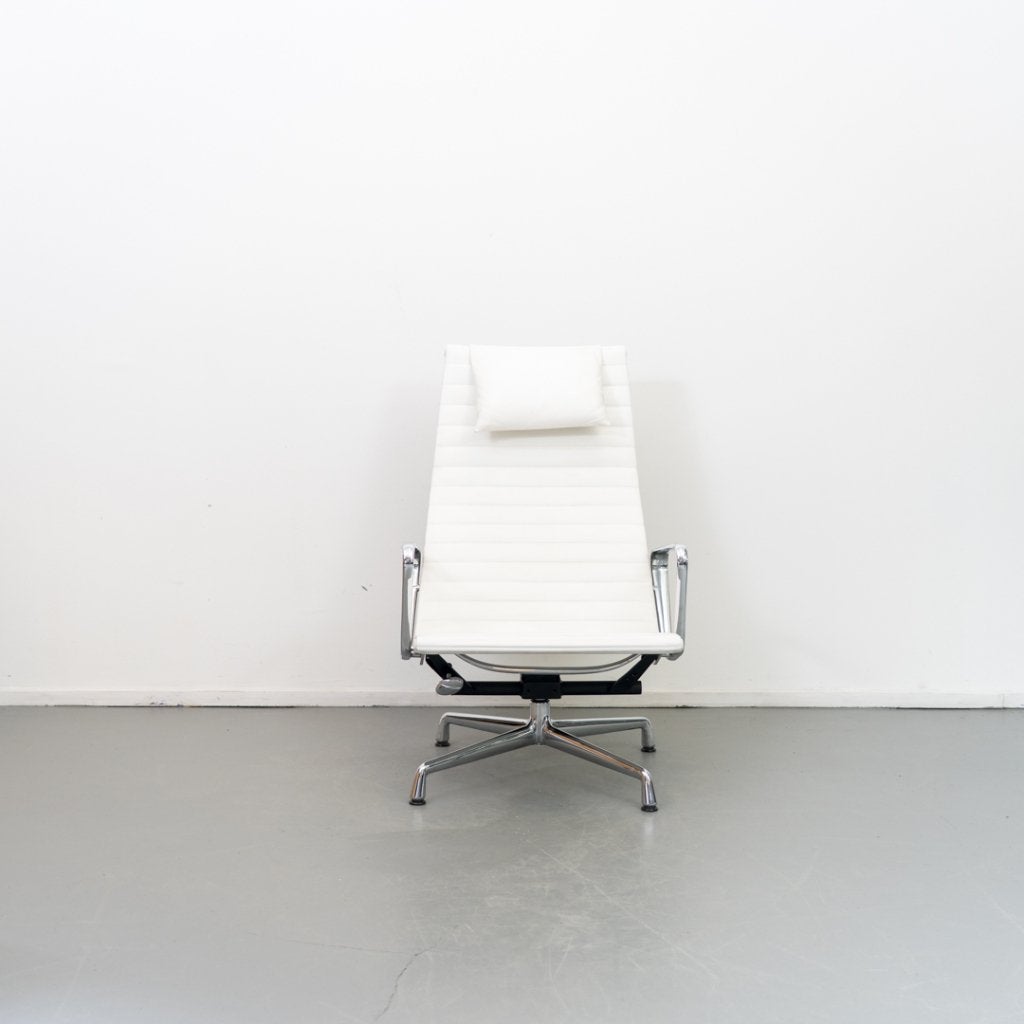1 Vitra Eames Ea124 fauteuil Wit Leer Chroom, Niet ingevuld, Niet ingevuld, Nieuw, 75 tot 100 cm