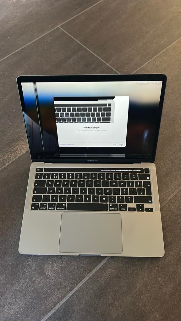 MacBook Air M1, (2020) Model: A2338 - streep in scherm, Computers en Software, Apple Macbooks, Gebruikt, MacBook, 13 inch, Minder dan 2 Ghz