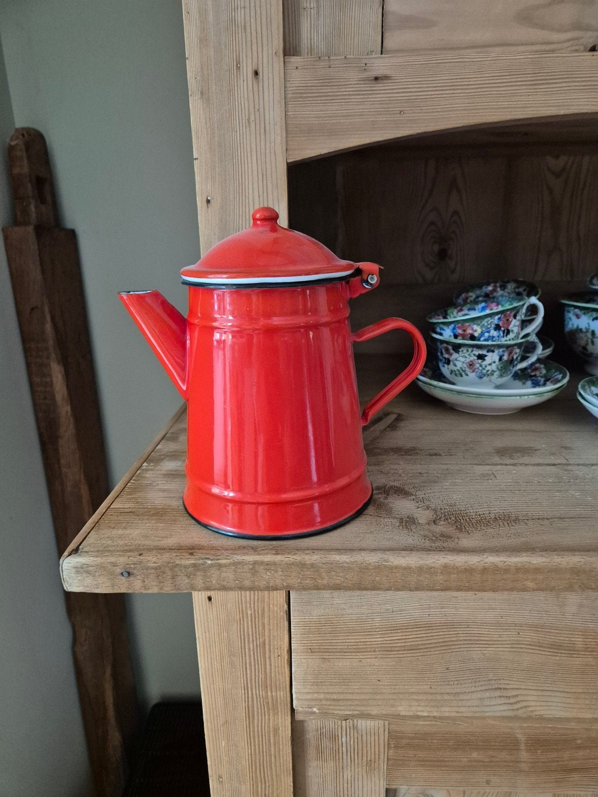 Vintage rode emaille koffiekan met deksel, ca. 17 cm hoog, Antiek en Kunst, Curiosa en Brocante, Ophalen of Verzenden