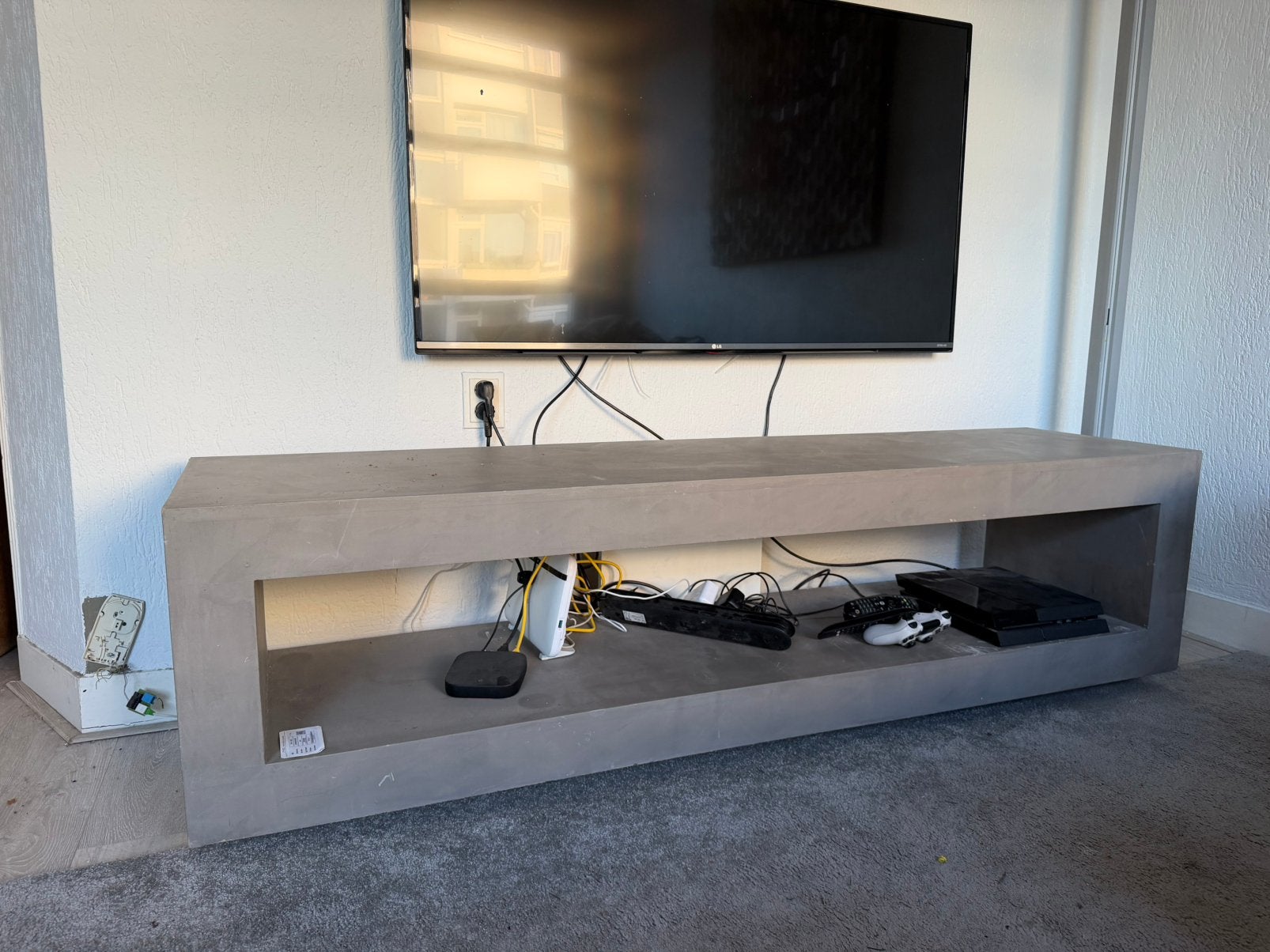 Tv meubel 180x45cm in betoncire uitvoering, Huis en Inrichting, Kasten | Televisiemeubels, Ophalen, Gebruikt, 25 tot 50 cm, Minder dan 100 cm