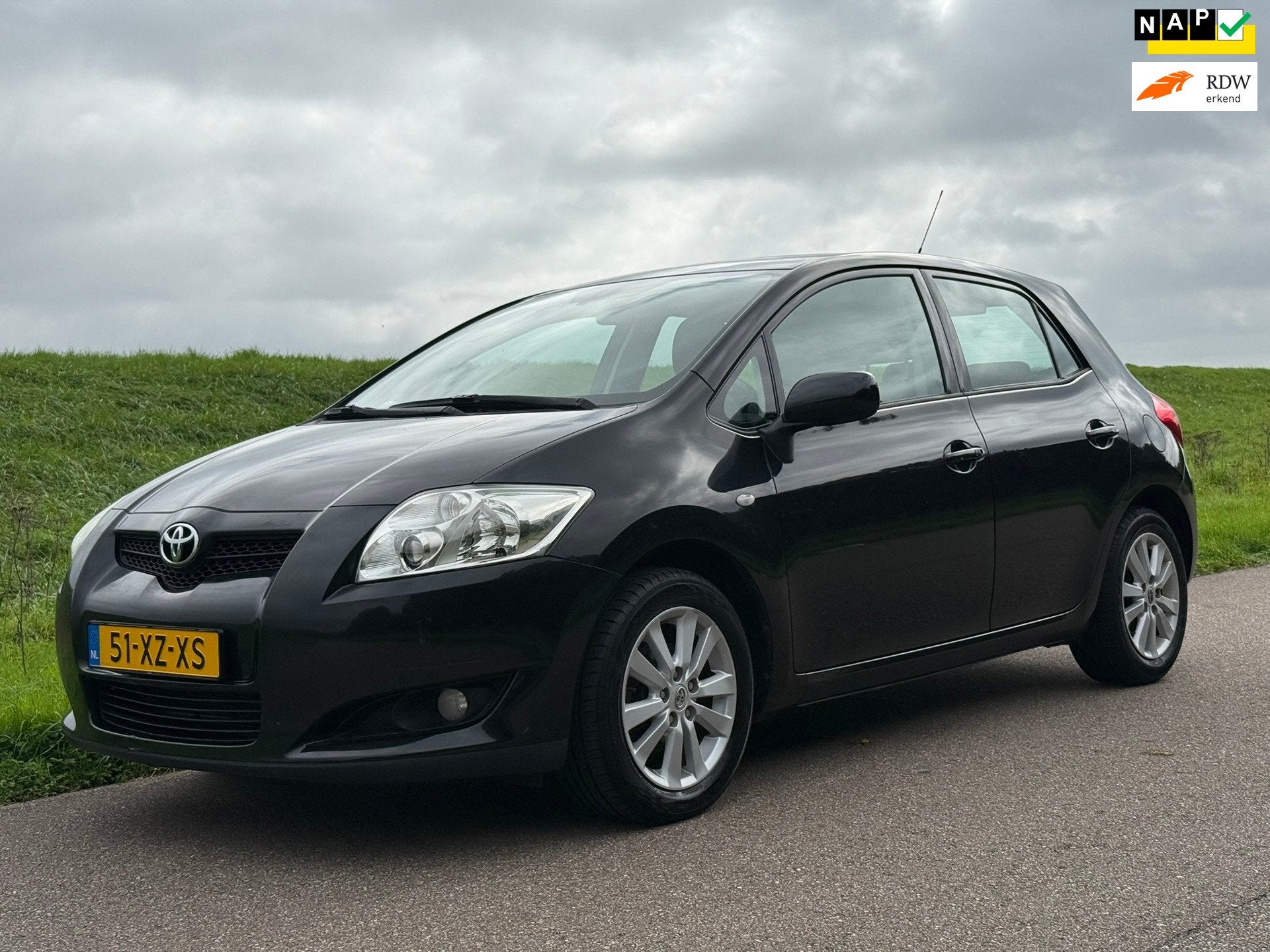 Toyota Auris 1.6-16V Luna Business | Automaat | Keyless | Na, Dealer onderhouden, Gebruikt, Zwart, 4 cilinders