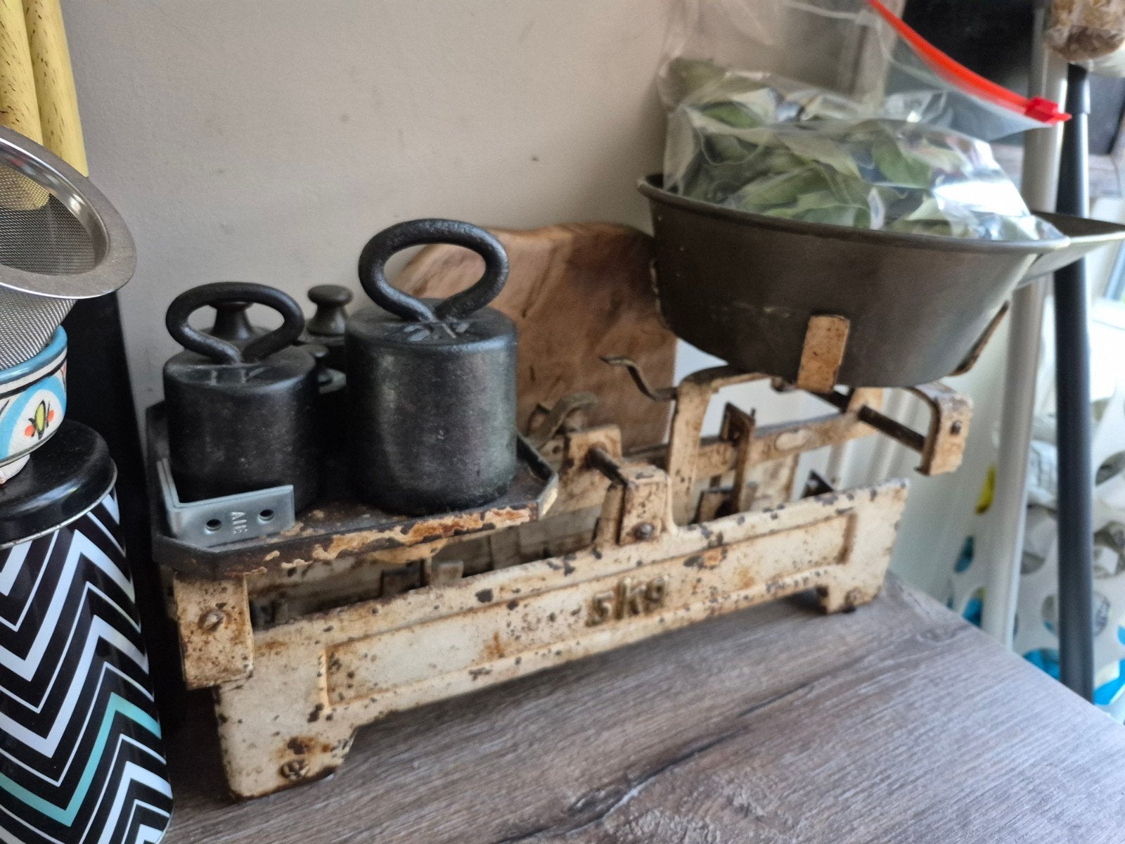 weegschaal met gewichten antiek, Ophalen