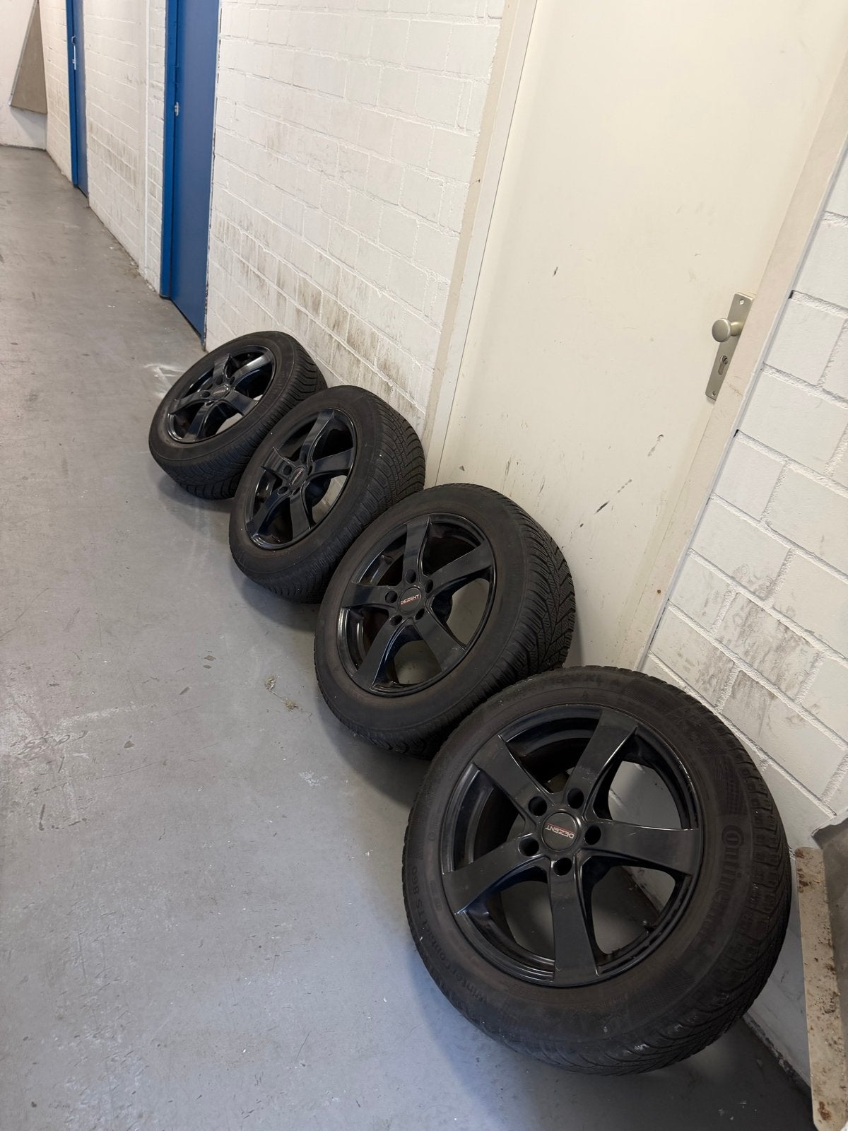 Continental Winterbanden op Dezent Velgen 205/55 R16, Ophalen of Verzenden, Gebruikt