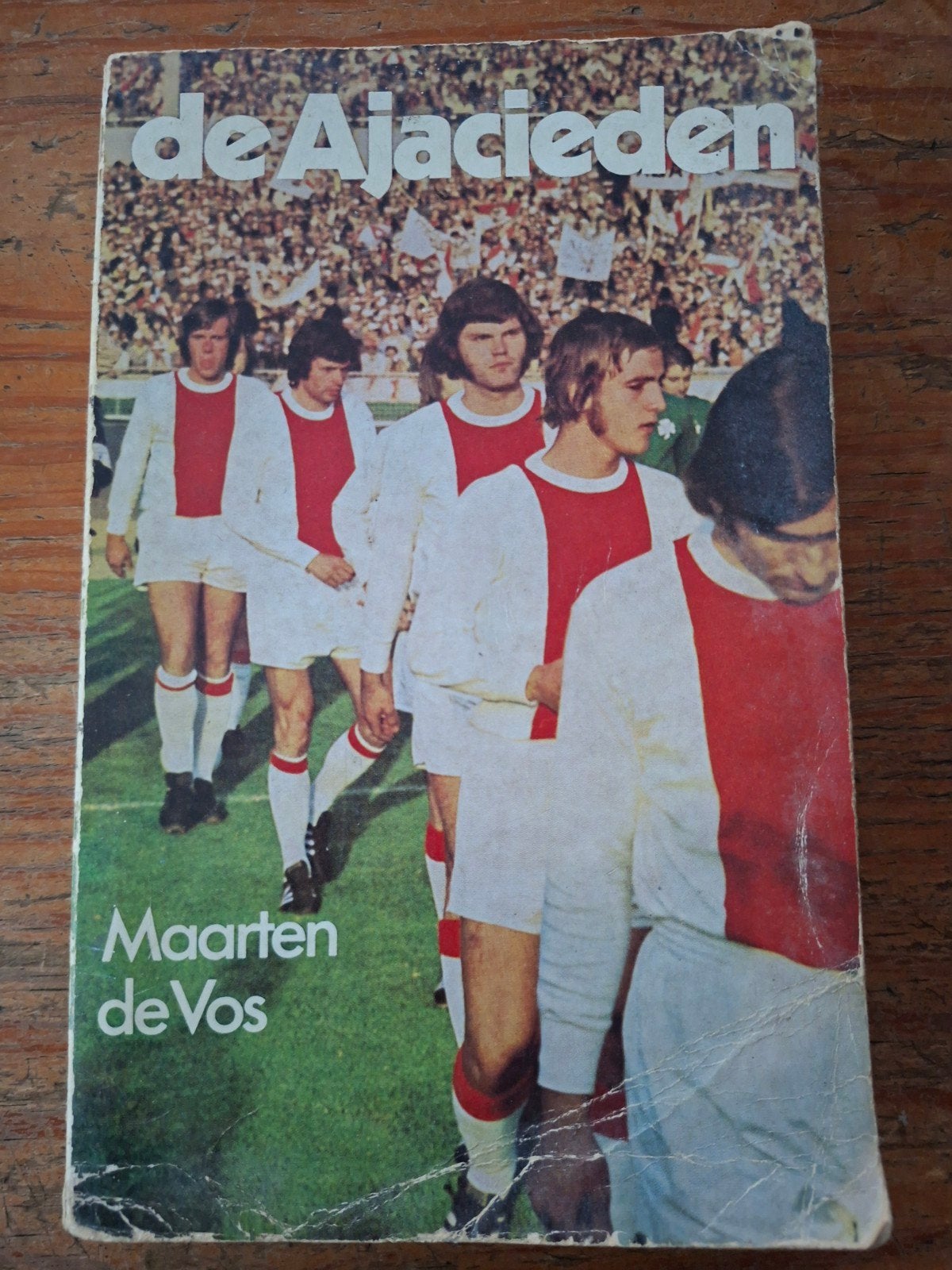 De Ajacieden - Maarten de Vos (Voetbalboek), Boeken, Ophalen of Verzenden, Gelezen, Maarten de Vos, Balsport