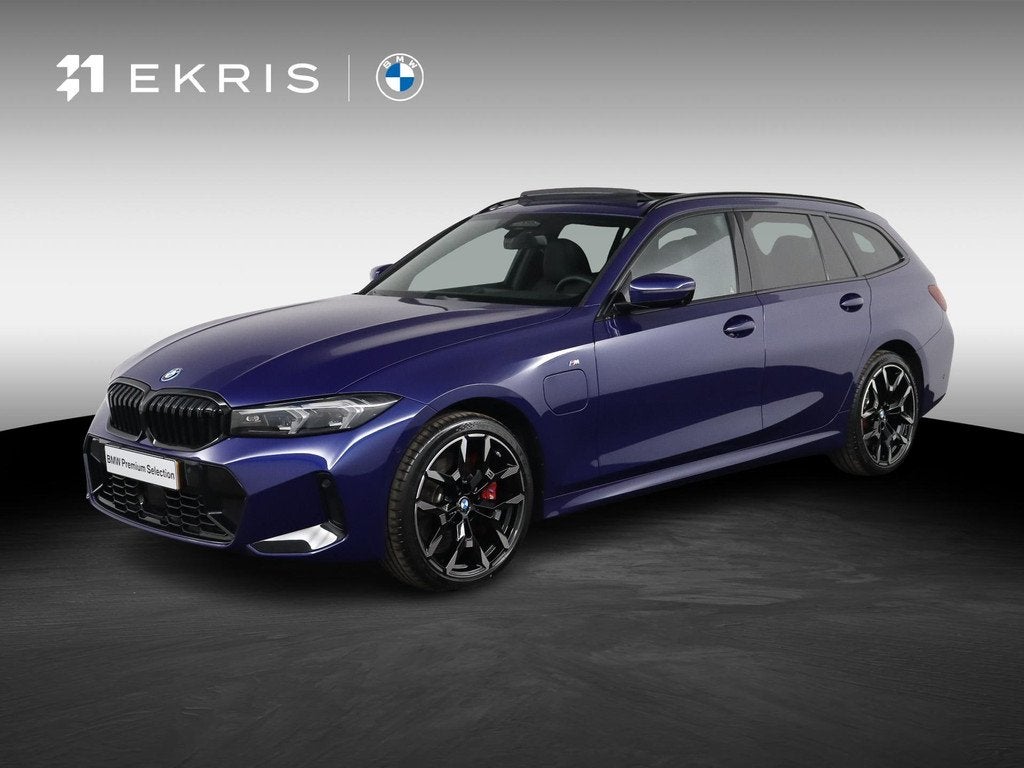BMW 3-serie Touring 330e M-Sportpakket Pro | Interlagos-Blau, 1998 cc, Achterwielaandrijving, Gebruikt, 4 cilinders