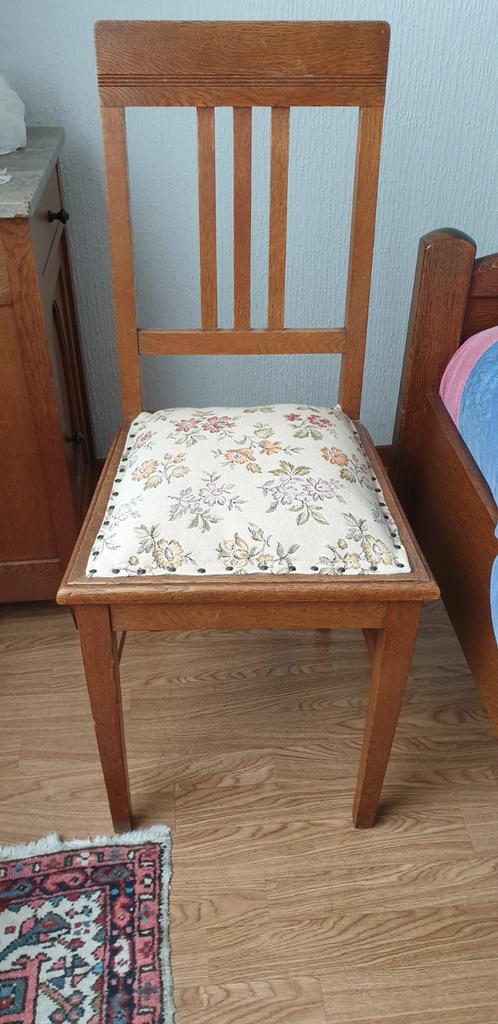 2 Antieke Eiken Eetkamerstoelen Jaren '20 met Bloempatroon, Antiek en Kunst, Antiek | Meubels | Stoelen en Banken, Ophalen