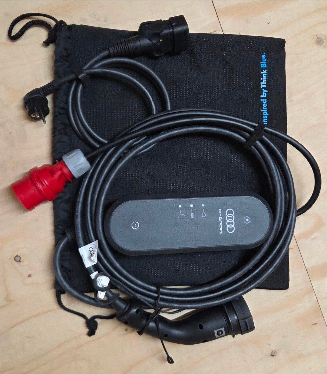 Audi Universal Charger 11kW - Laadkabel met CEE en Schuko, Auto diversen, Ophalen of Verzenden, Laadpaal en Laadkabel
