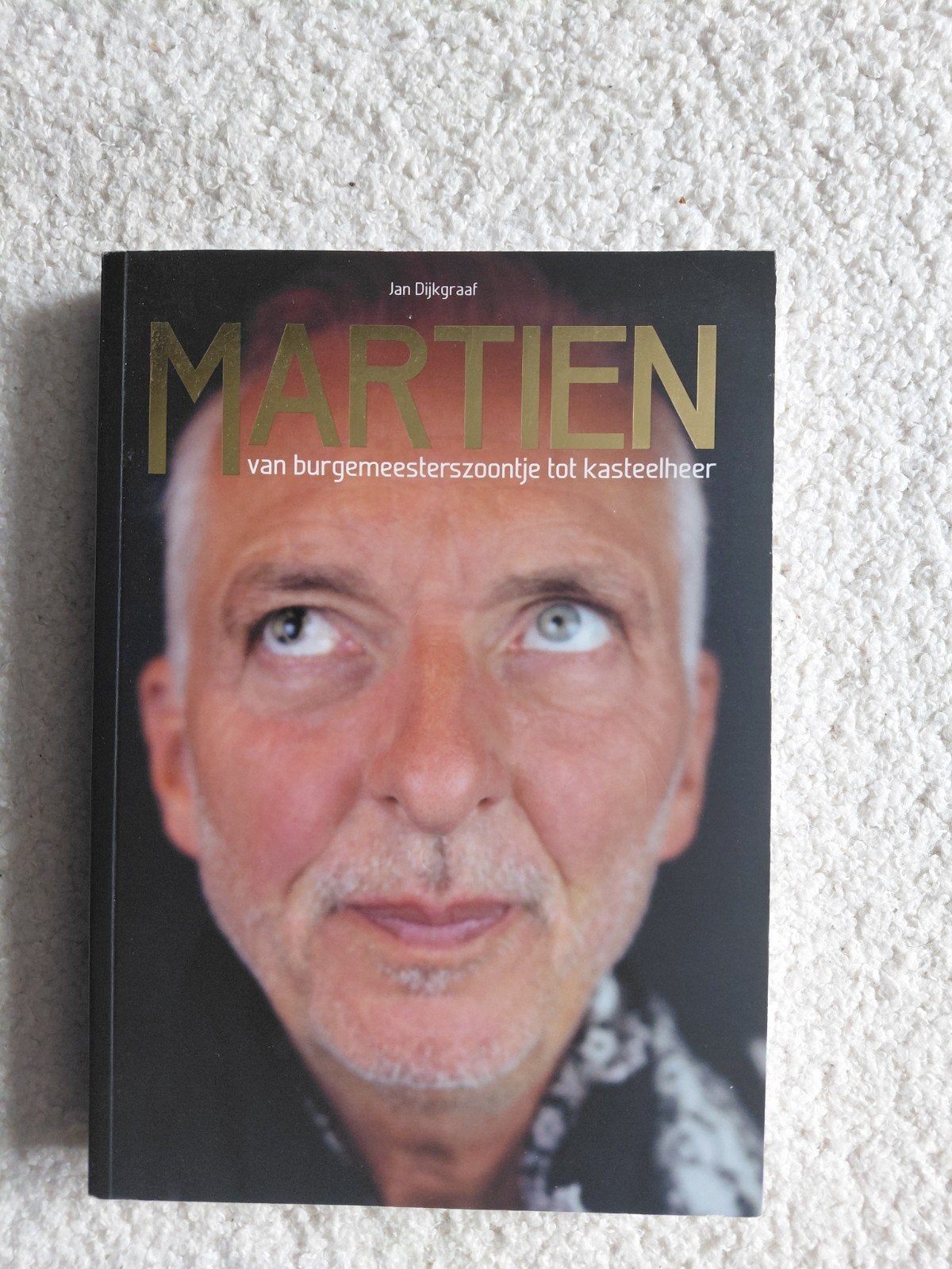 Martien - van burgemeesterszoontje tot kasteelheer., Boeken, Ophalen, Zo goed als nieuw, Jan Dijkgraaf, Overige
