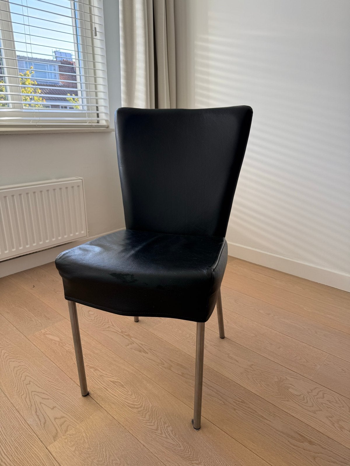 Voor €80 euro 6 zwarte leren eetkamerstoelen!!, Huis en Inrichting, Stoelen, Ophalen, Zwart, Leer, Zo goed als nieuw