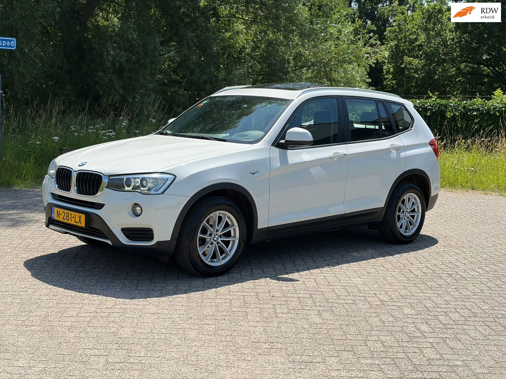 BMW X3 SDrive18d Executive AUTOMAAT I PANO I LED I HEAD UP I, Auto's, BMW, Automaat, Achterwielaandrijving, Euro 6, 1655 kg